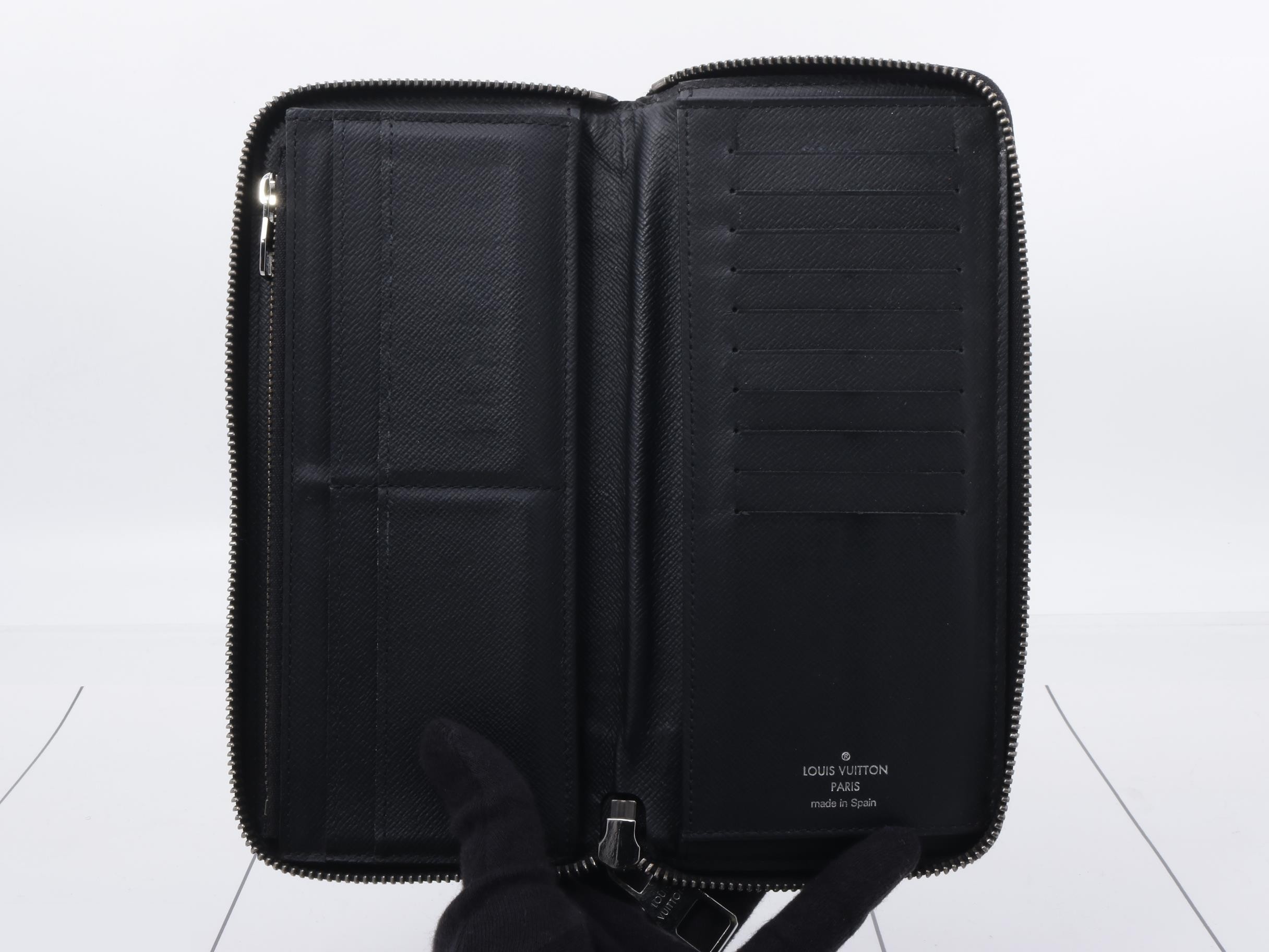 Zippy Wallet Vertical - Round Zipper Long Wallet — view 4