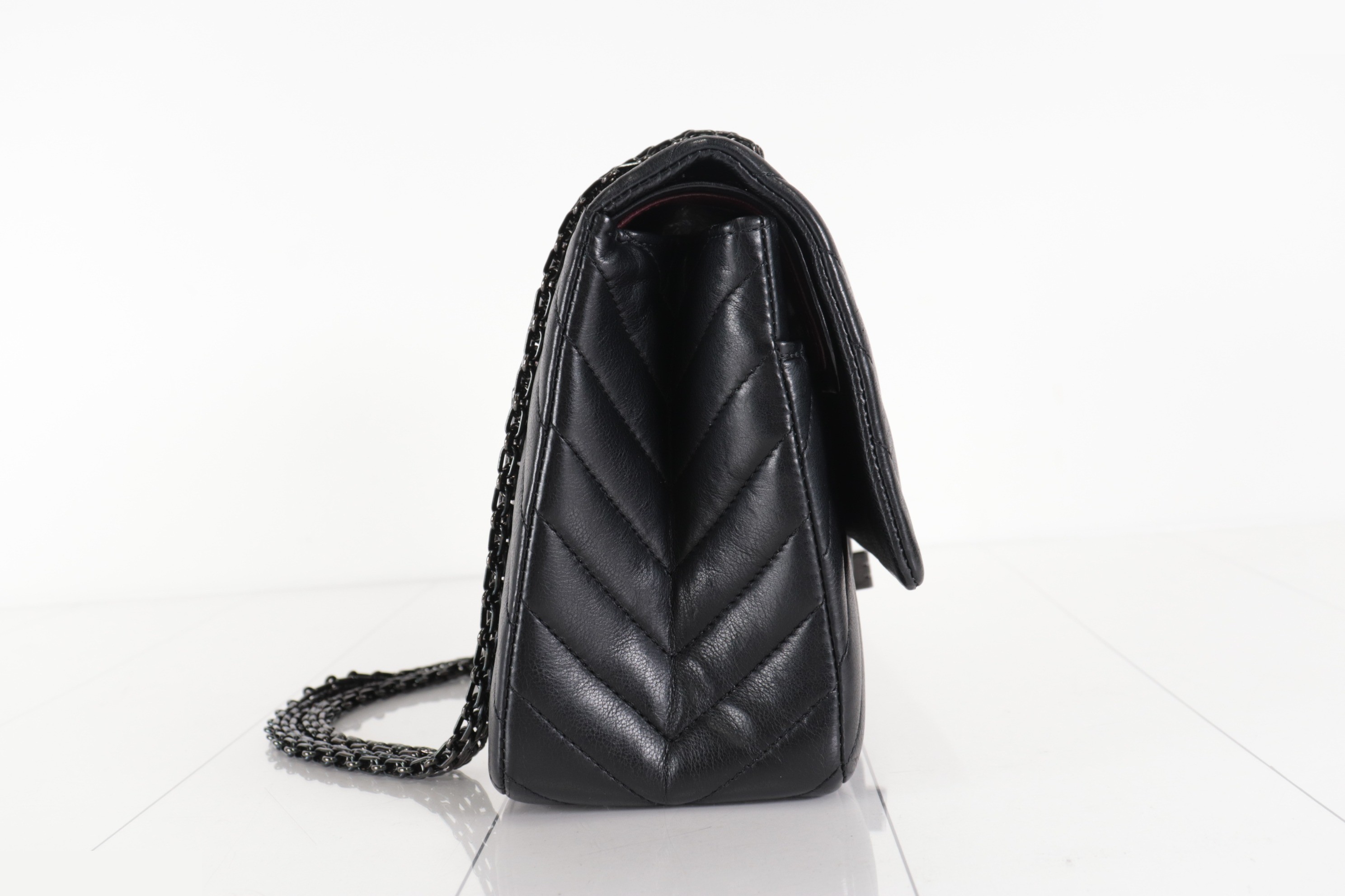 Double flap, V-stitch, 2.55, lambskin, chain shoulder bag, number 23 series. — view 3
