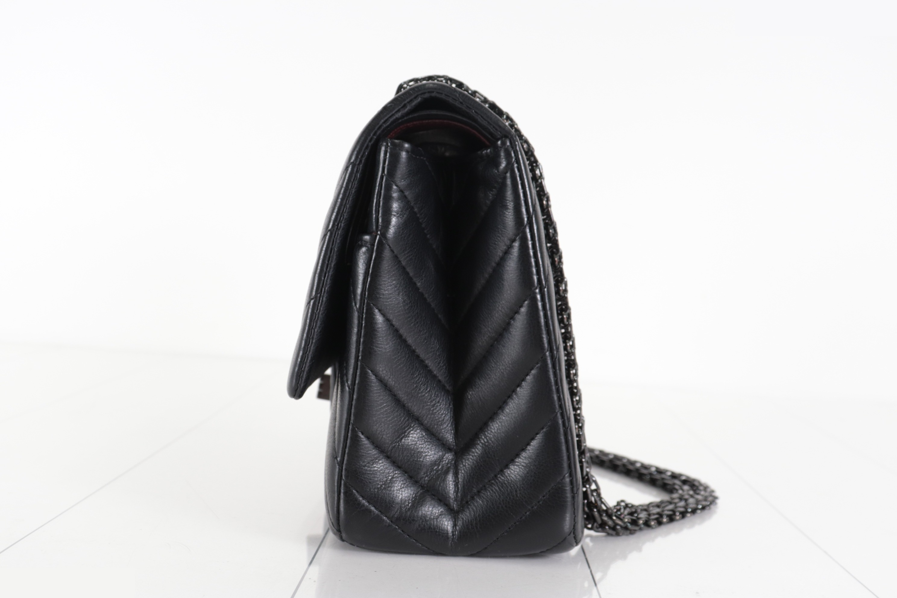 Double flap, V-stitch, 2.55, lambskin, chain shoulder bag, number 23 series. — view 4