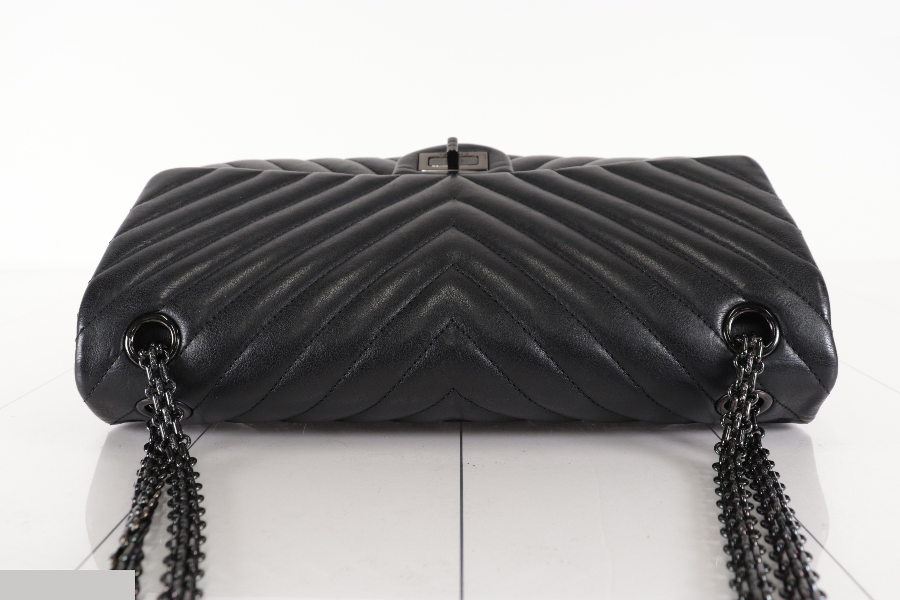 Double flap, V-stitch, 2.55, lambskin, chain shoulder bag, number 23 series. — view 5