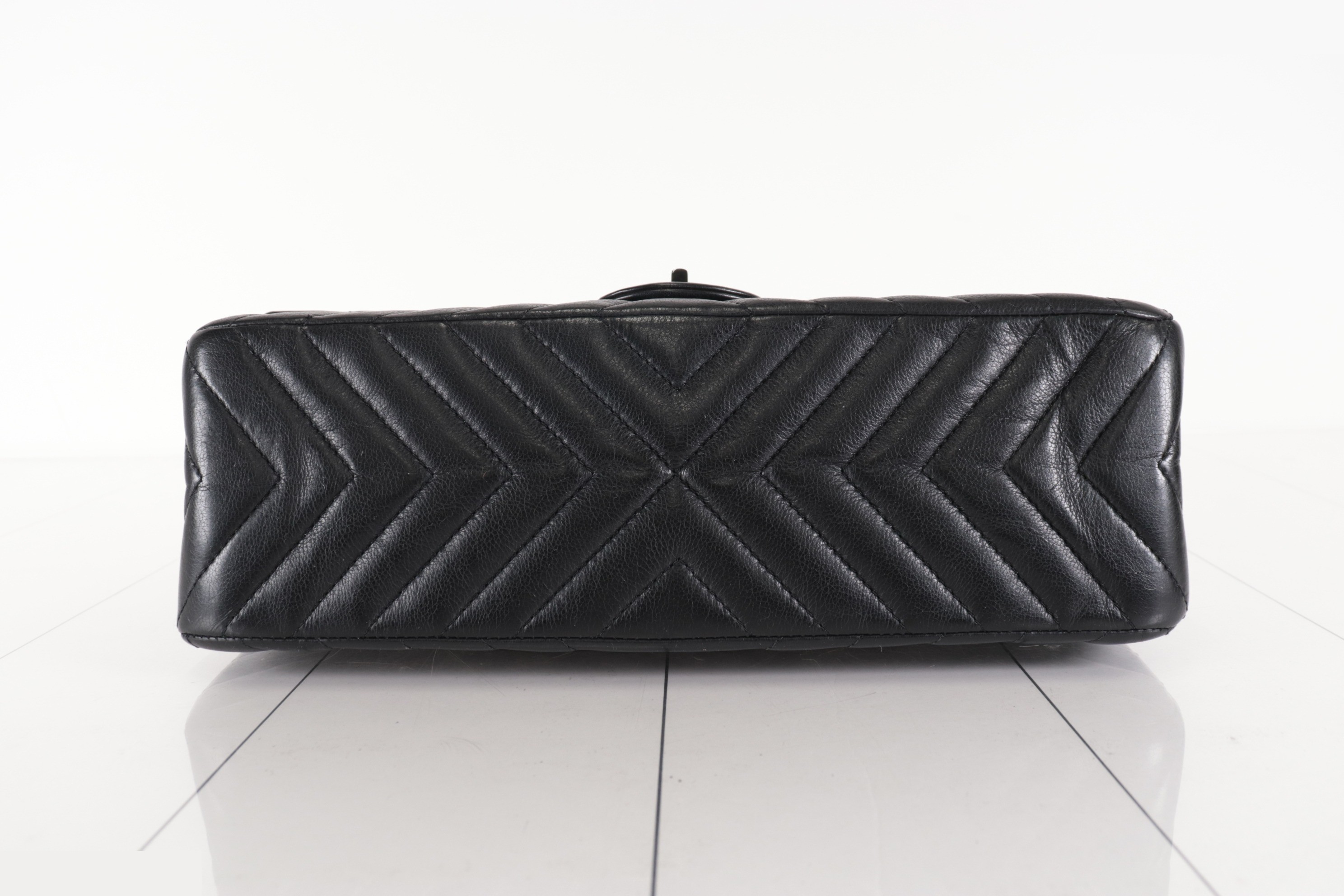Double flap, V-stitch, 2.55, lambskin, chain shoulder bag, number 23 series. — view 6