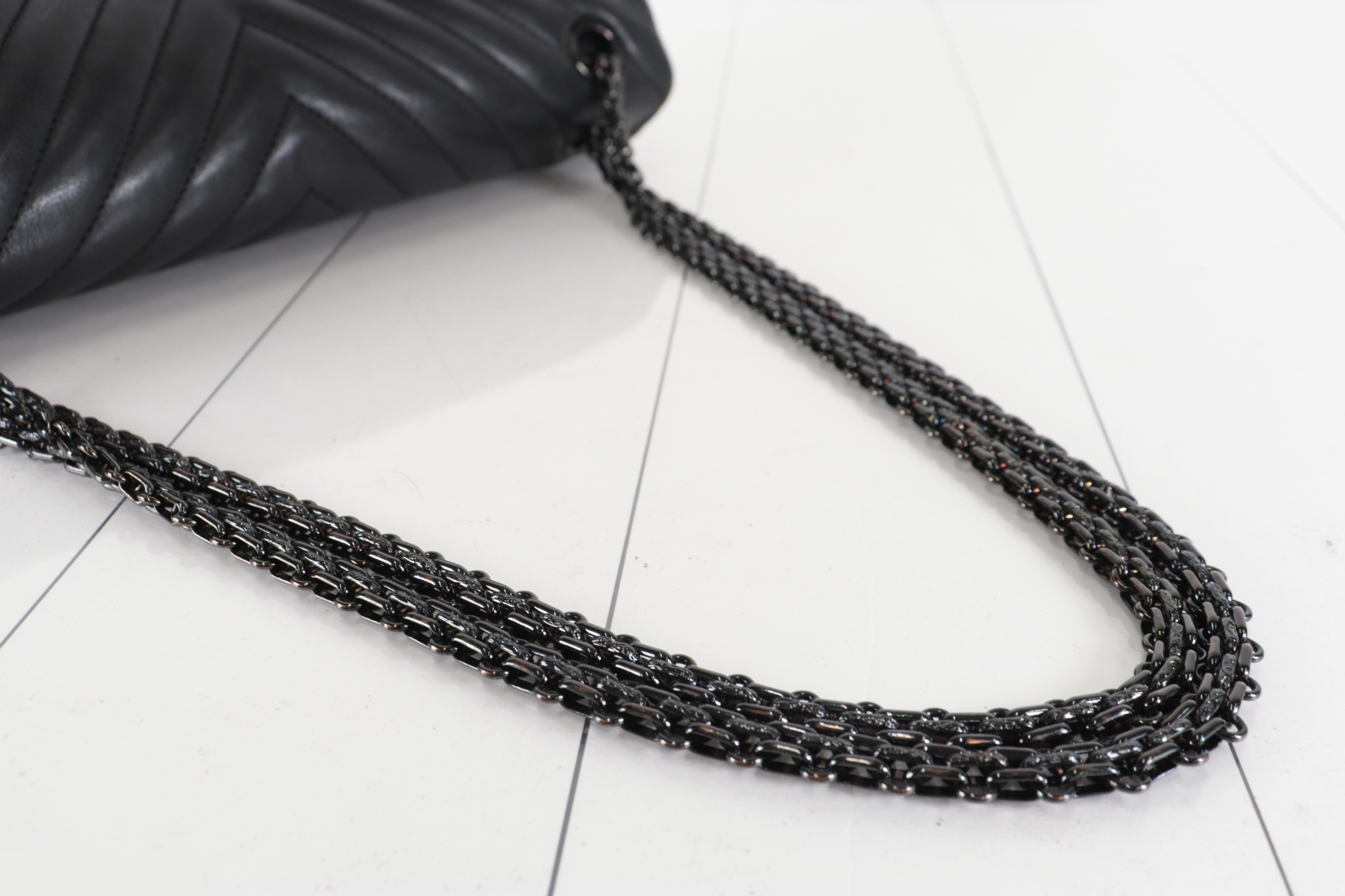 Double flap, V-stitch, 2.55, lambskin, chain shoulder bag, number 23 series. — view 7