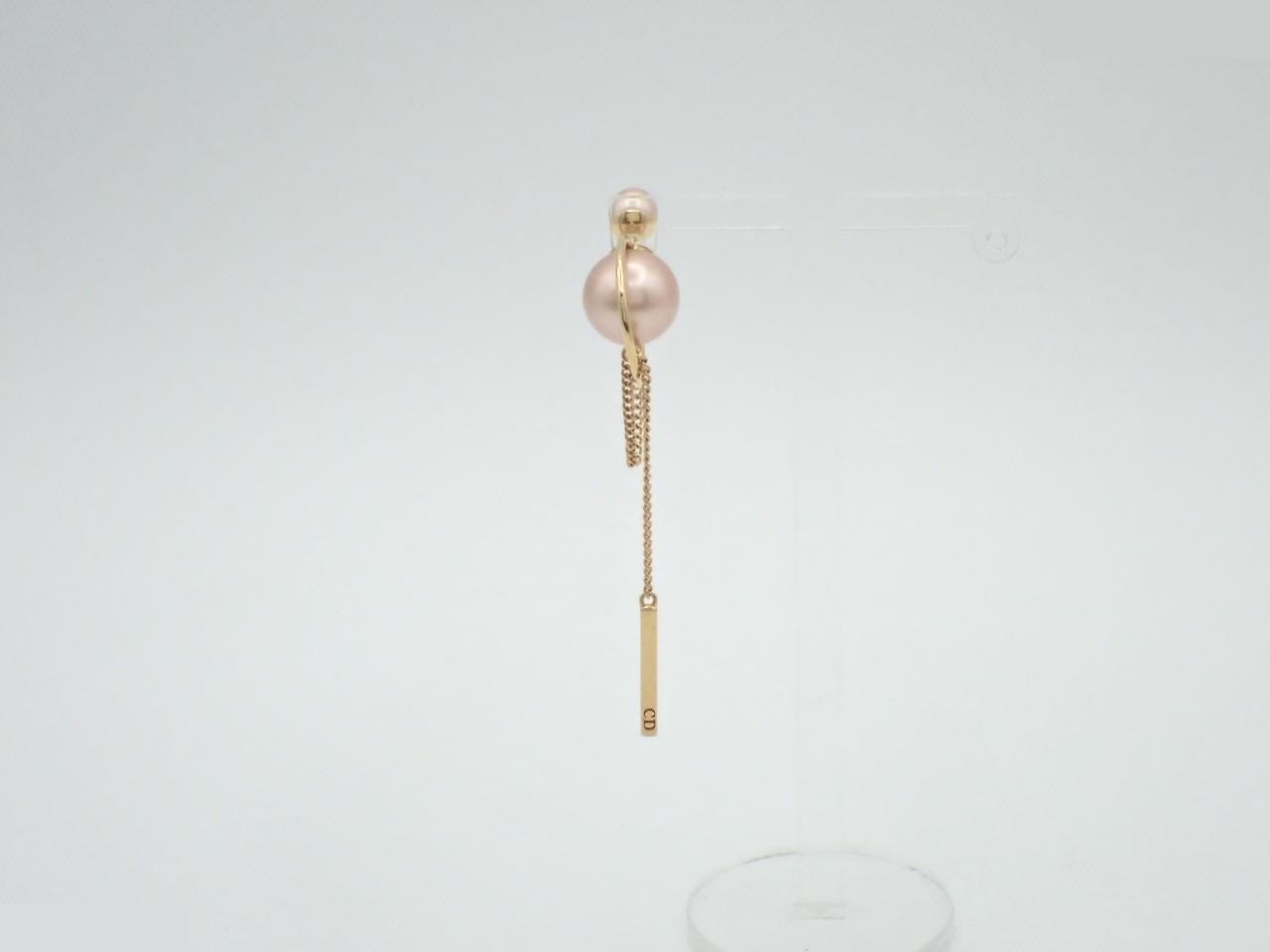 CD logo, faux pearl earring, gold plated, one earring only. — view 2