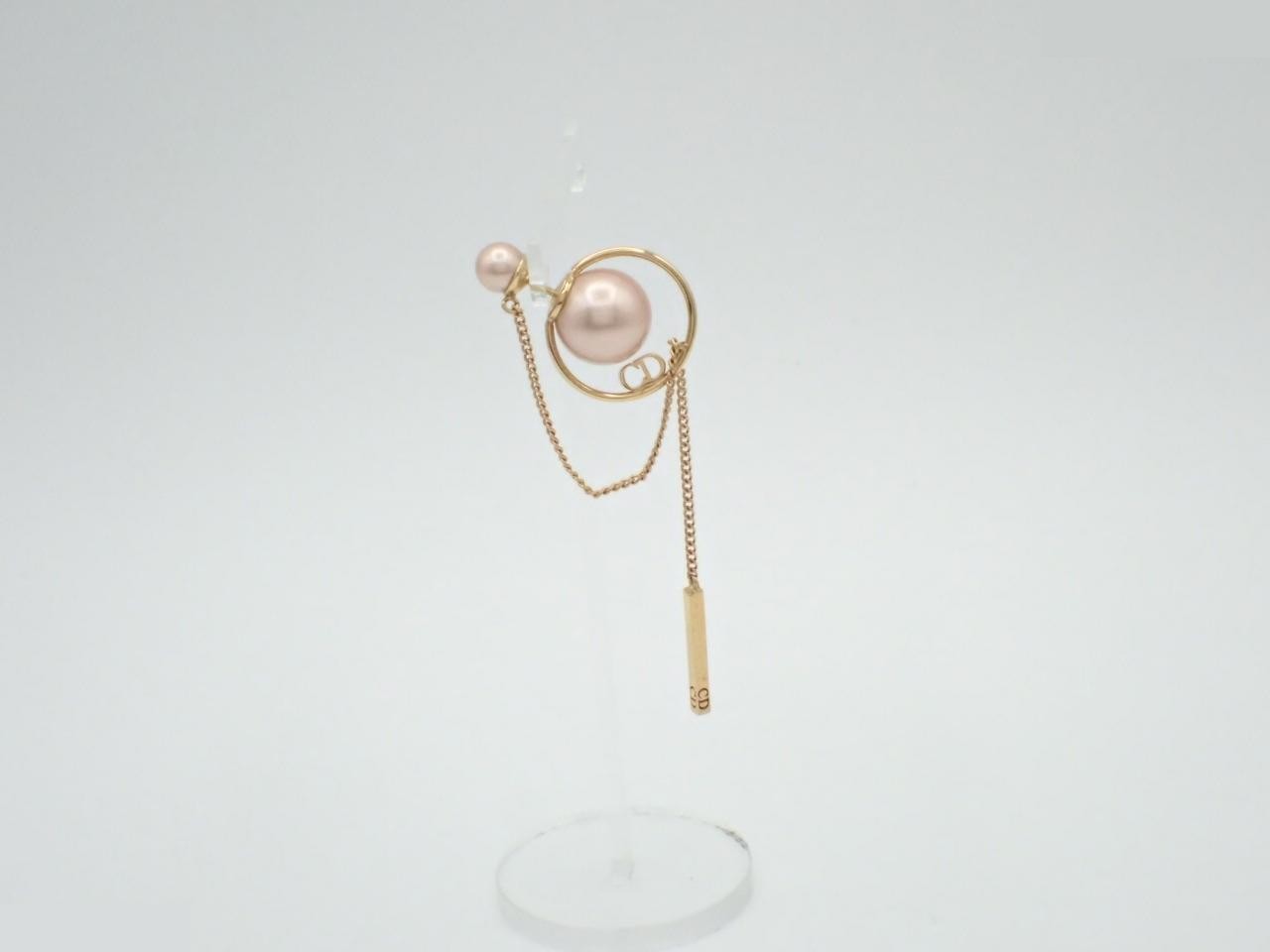 CD logo, faux pearl earring, gold plated, one earring only. — view 3