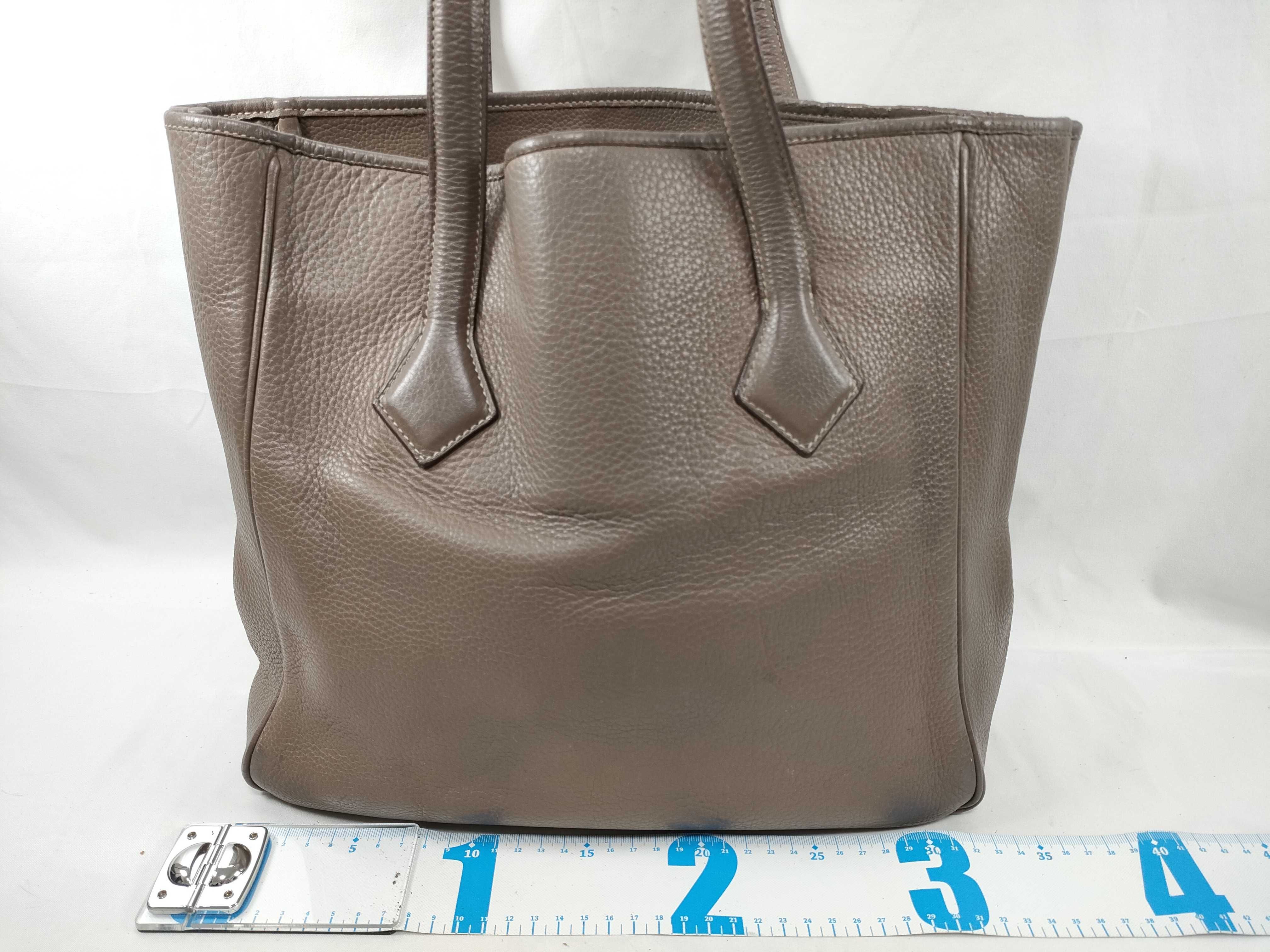 Victoria Cabas Leather Tote Bag — view 2