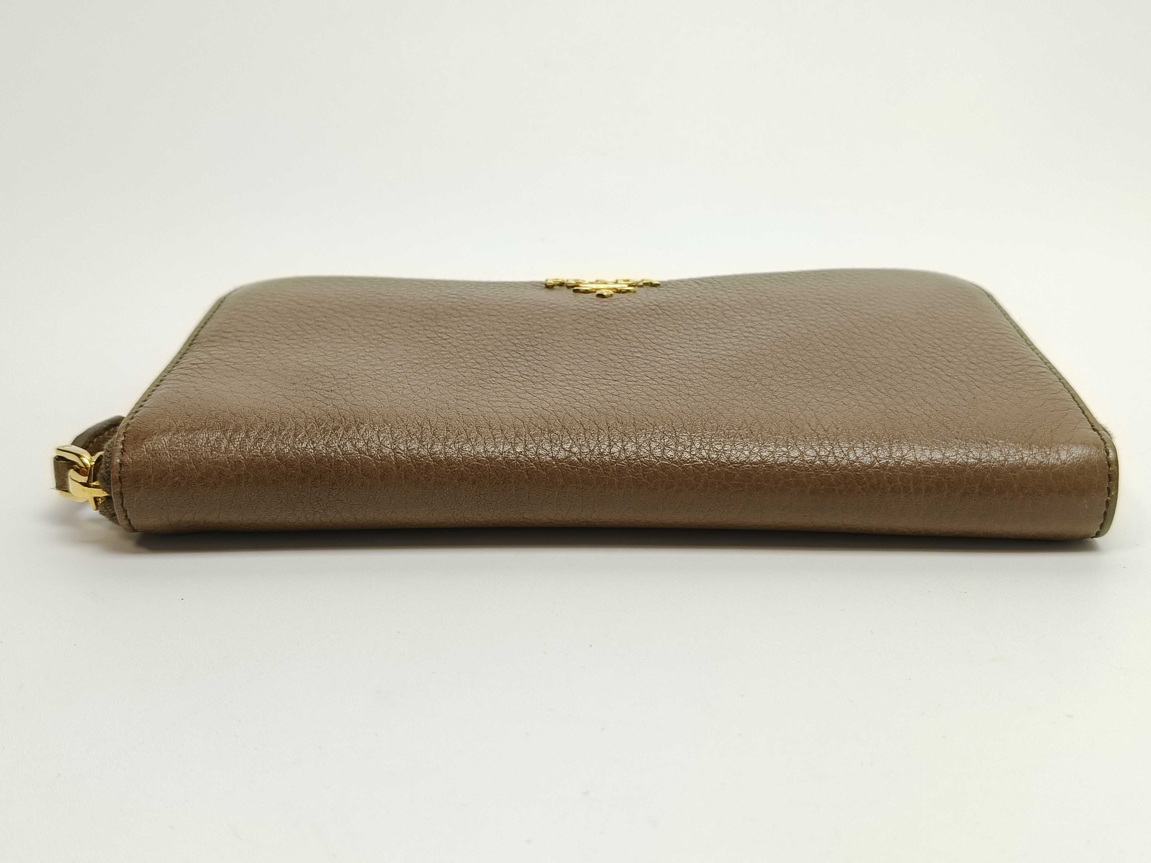 wallet — view 3