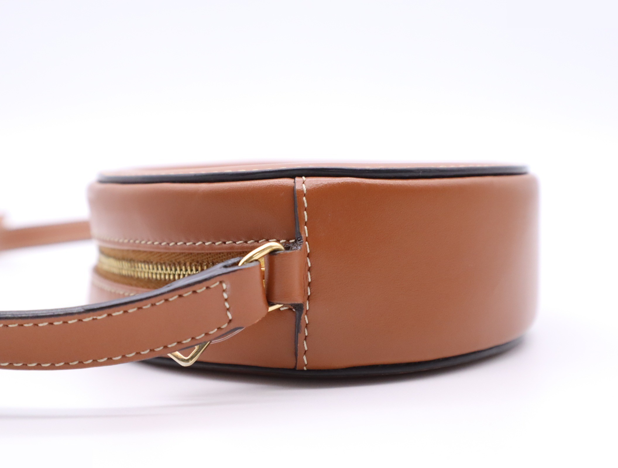 Leather oval purse, Cuir shoulder bag, brown, gold hardware. — view 3
