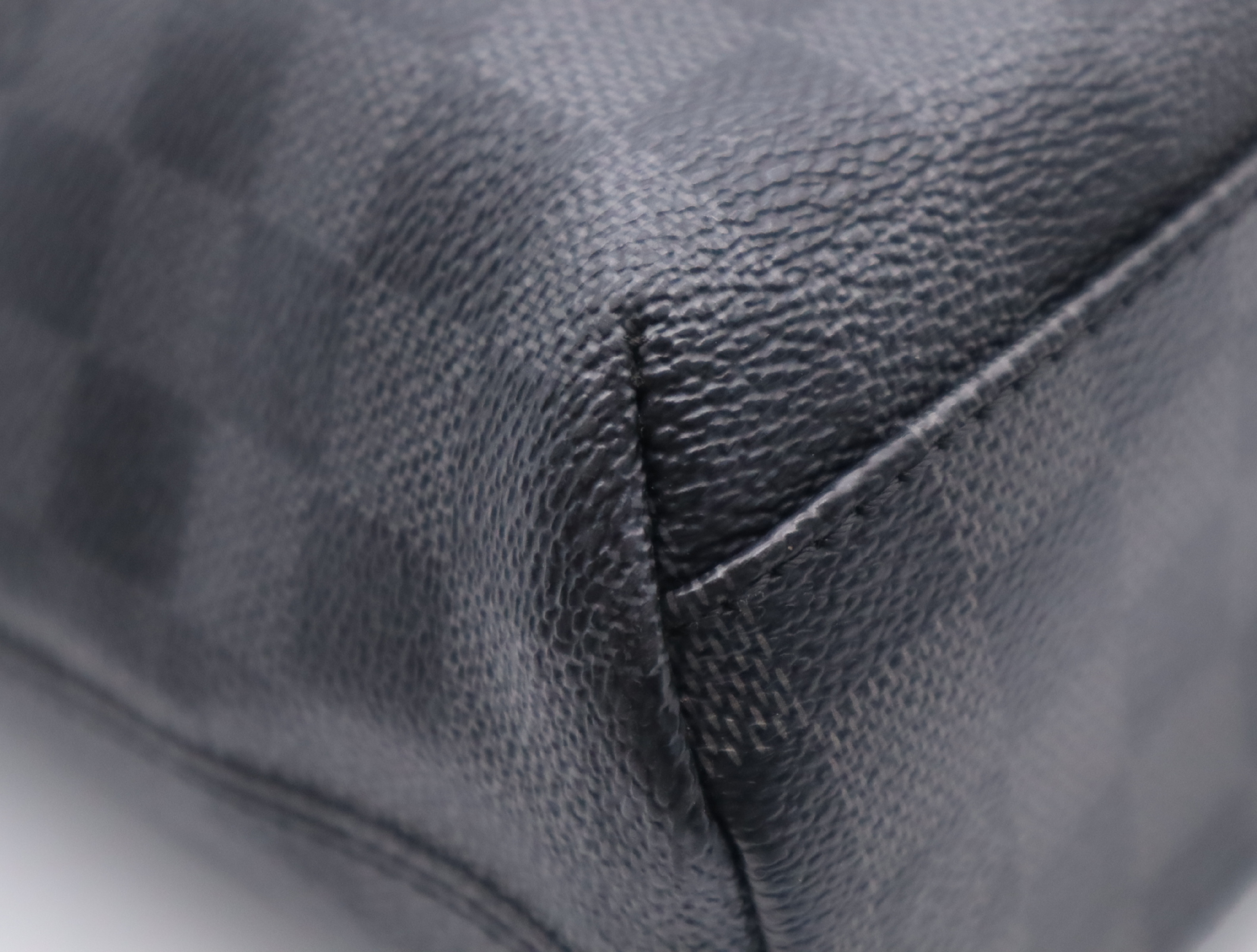 N41106 Graphite Mic MM Shoulder Bag — view 6