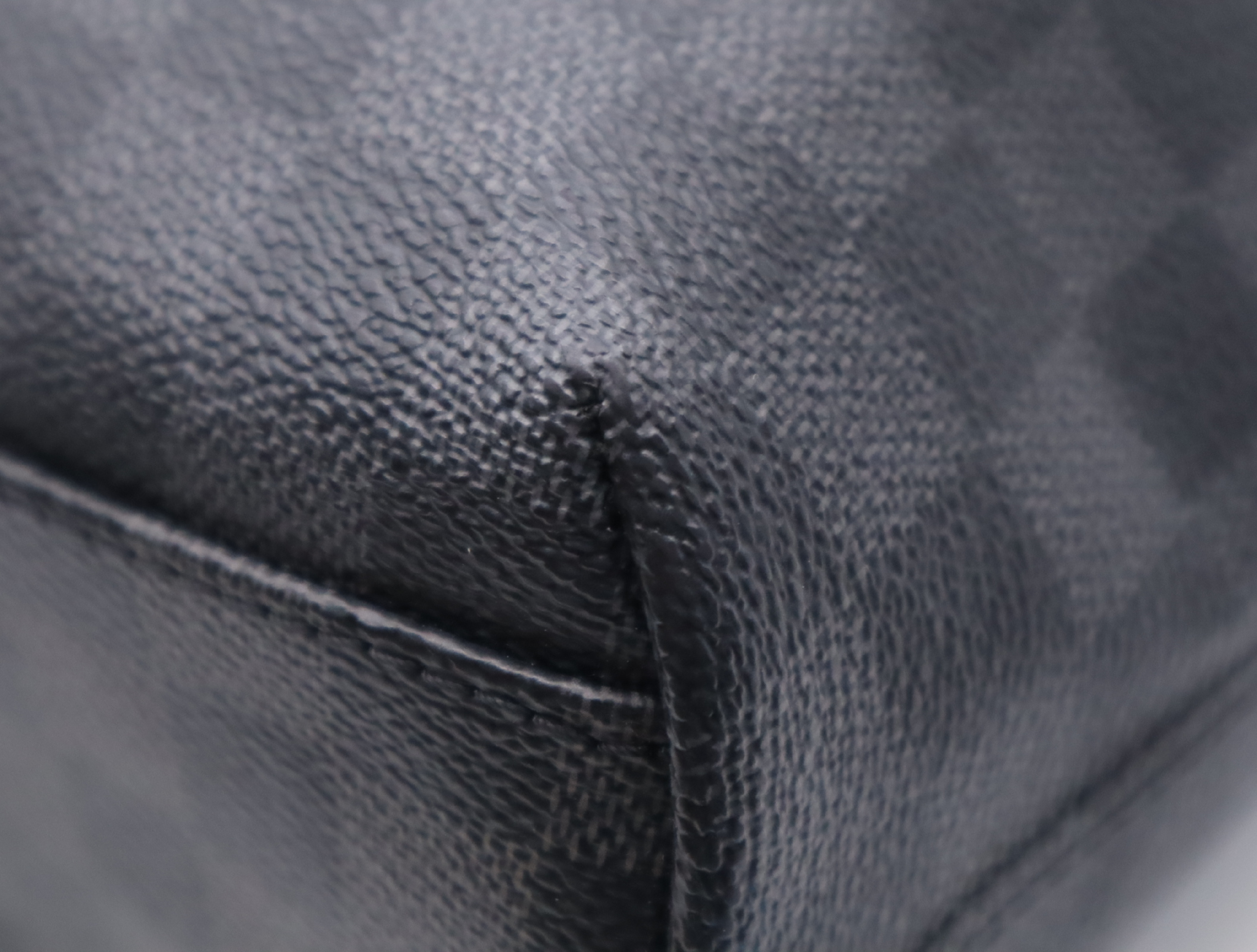 N41106 Graphite Mic MM Shoulder Bag — view 7