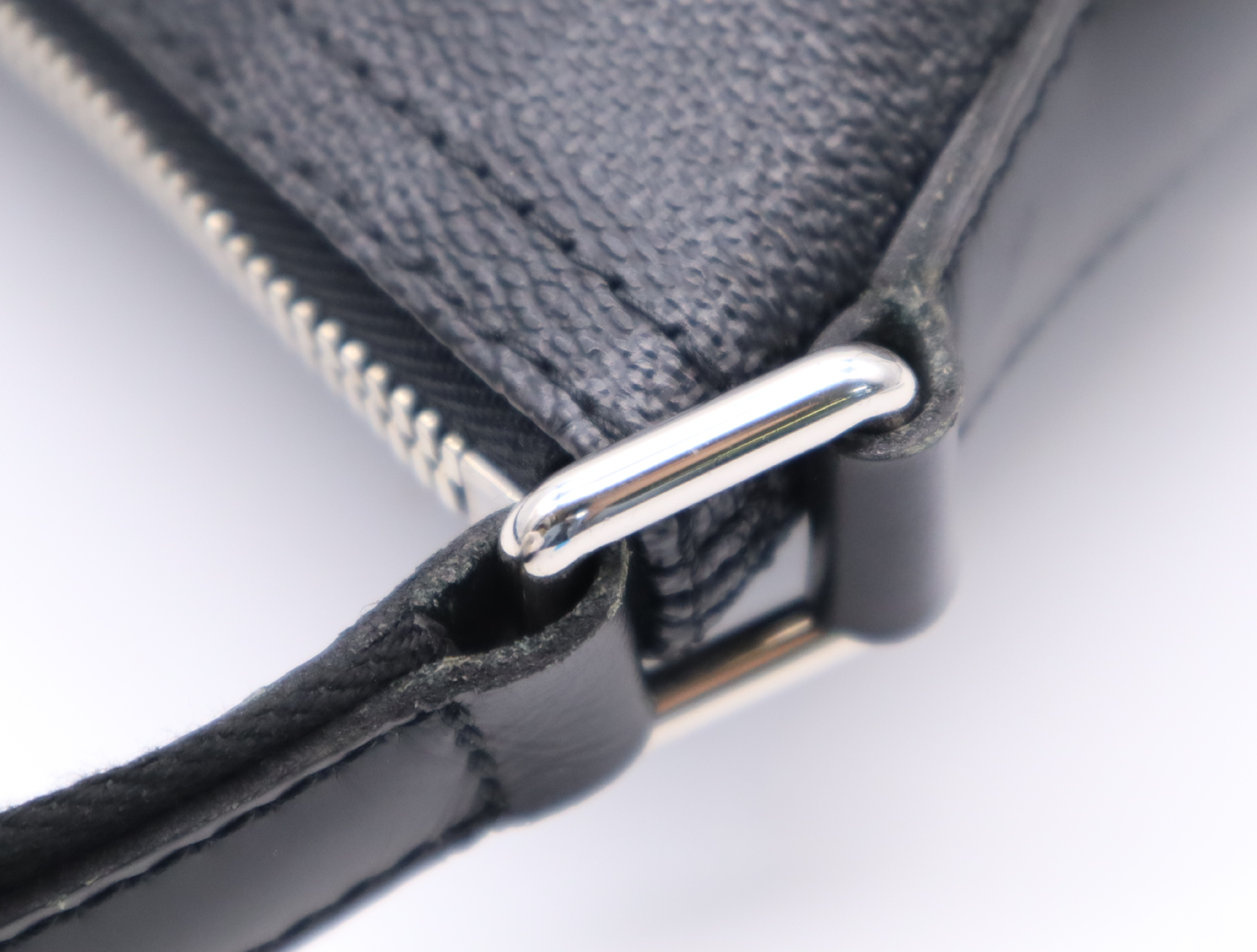 N41106 Graphite Mic MM Shoulder Bag — view 9
