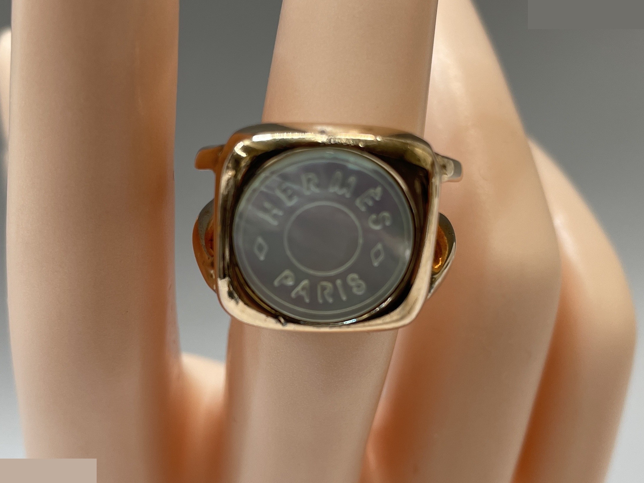 Corozo Serie Shell Ring, Size #11.5, Gold, Weight: 11.8g — view 2