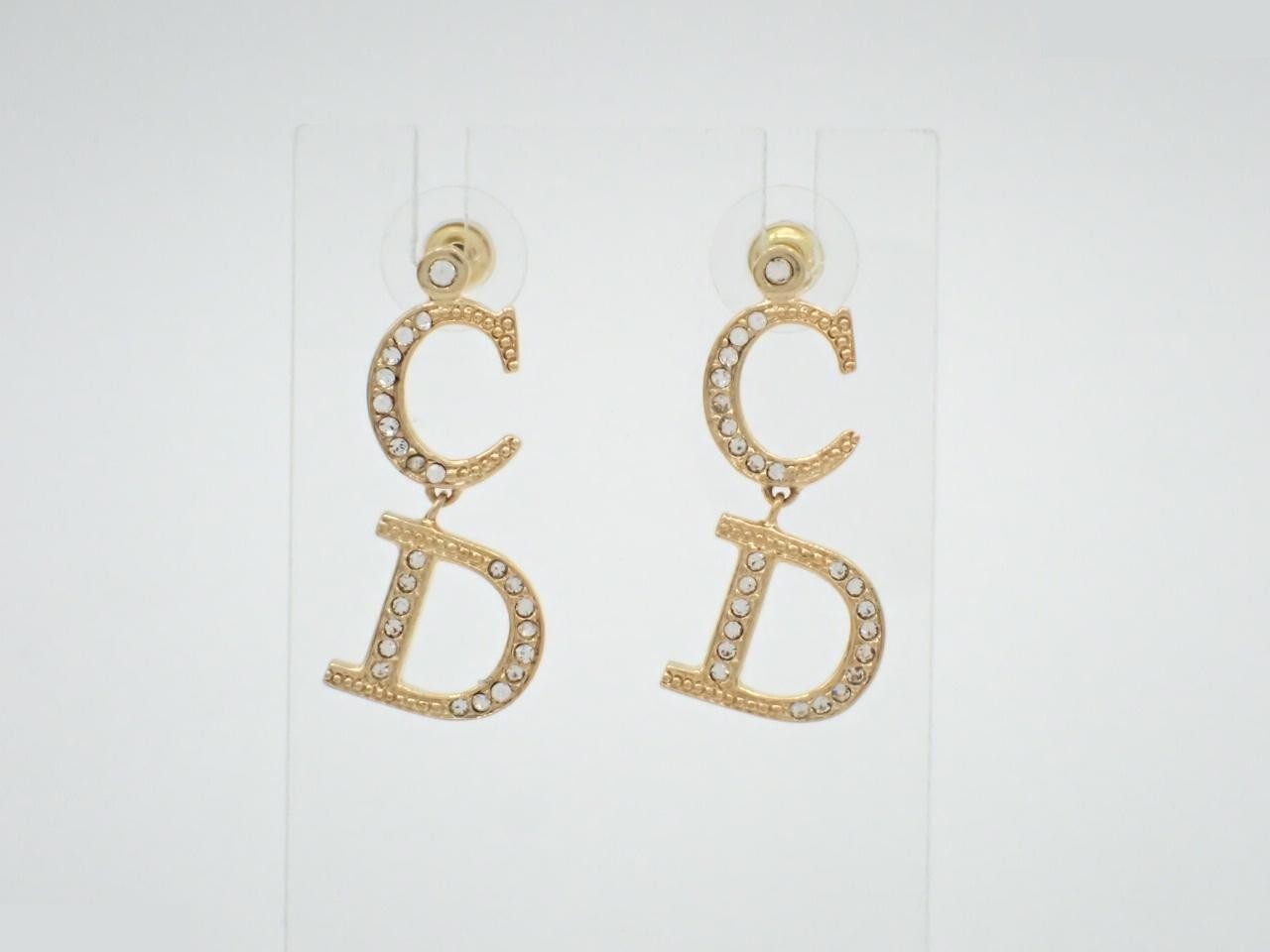 Other lines: Precious metals and earrings
