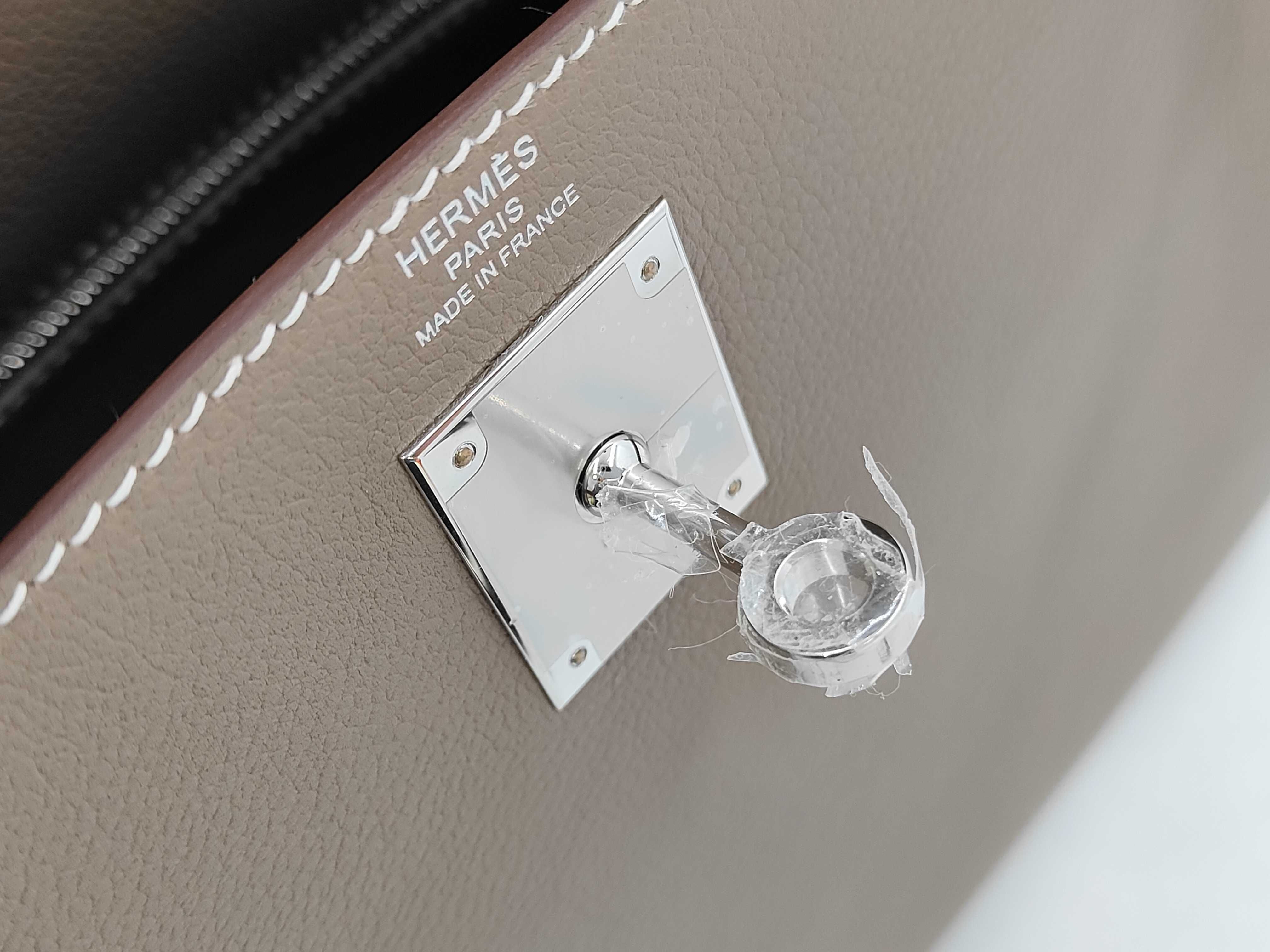 Kelly 28 Etoupe Evercolor Silver Hardware G Stamp Handbag — view 12