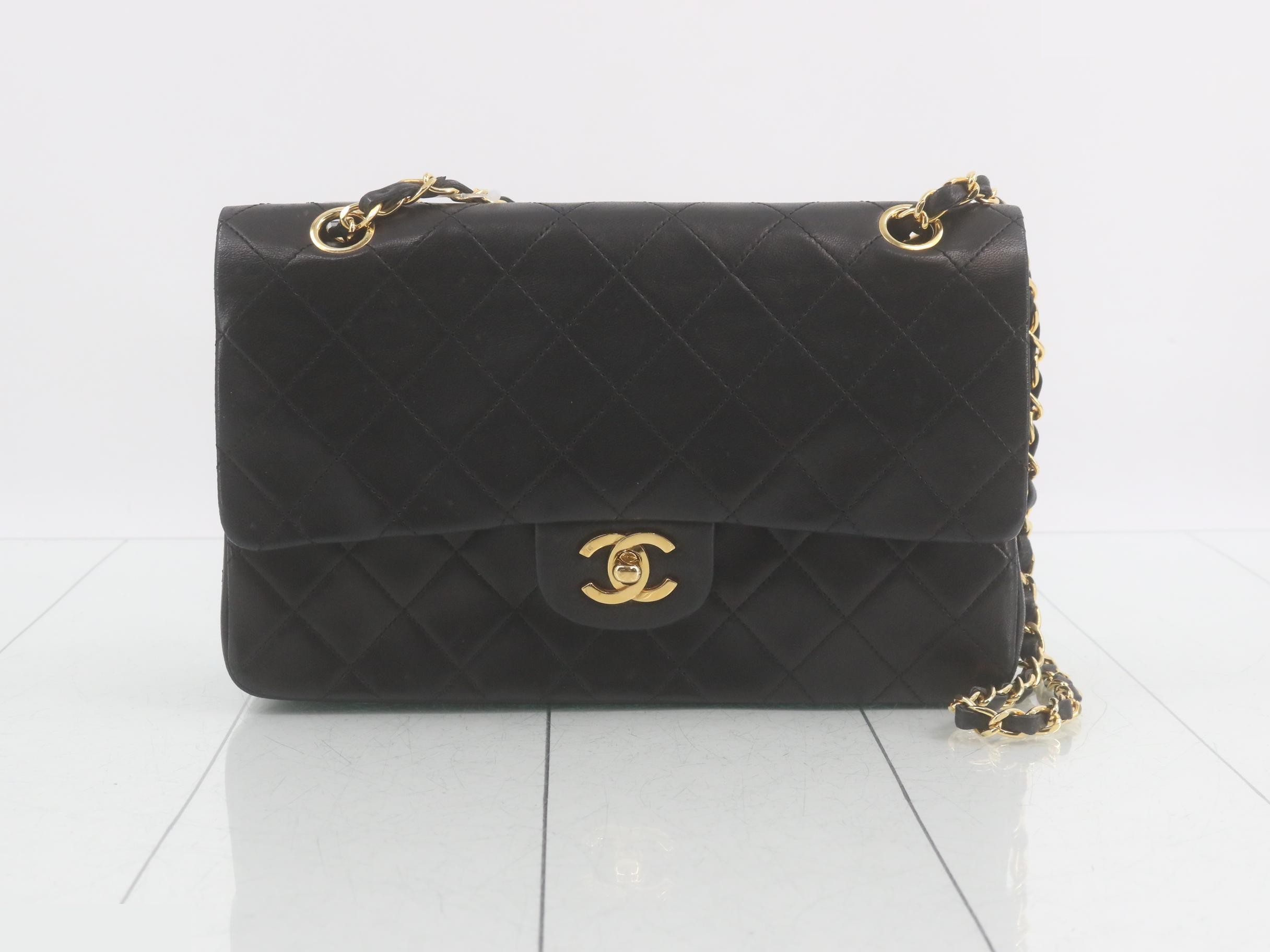 Matelassé Chain Shoulder Bag