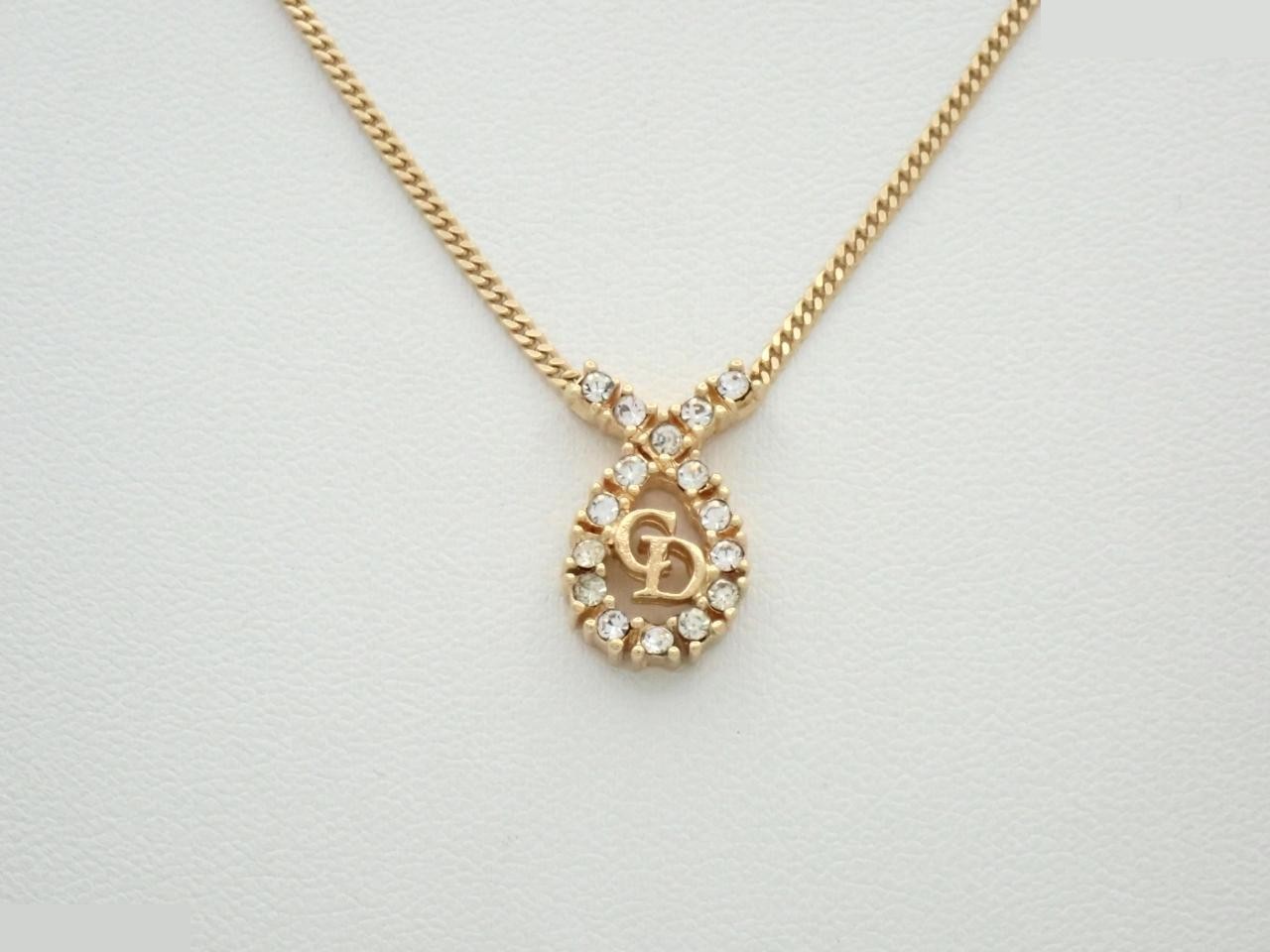 Gold necklace, chain approximately 44cm