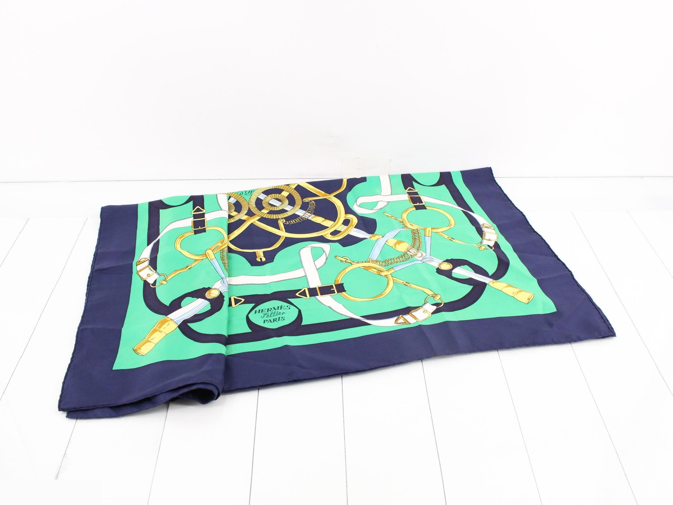 scarf — view 3