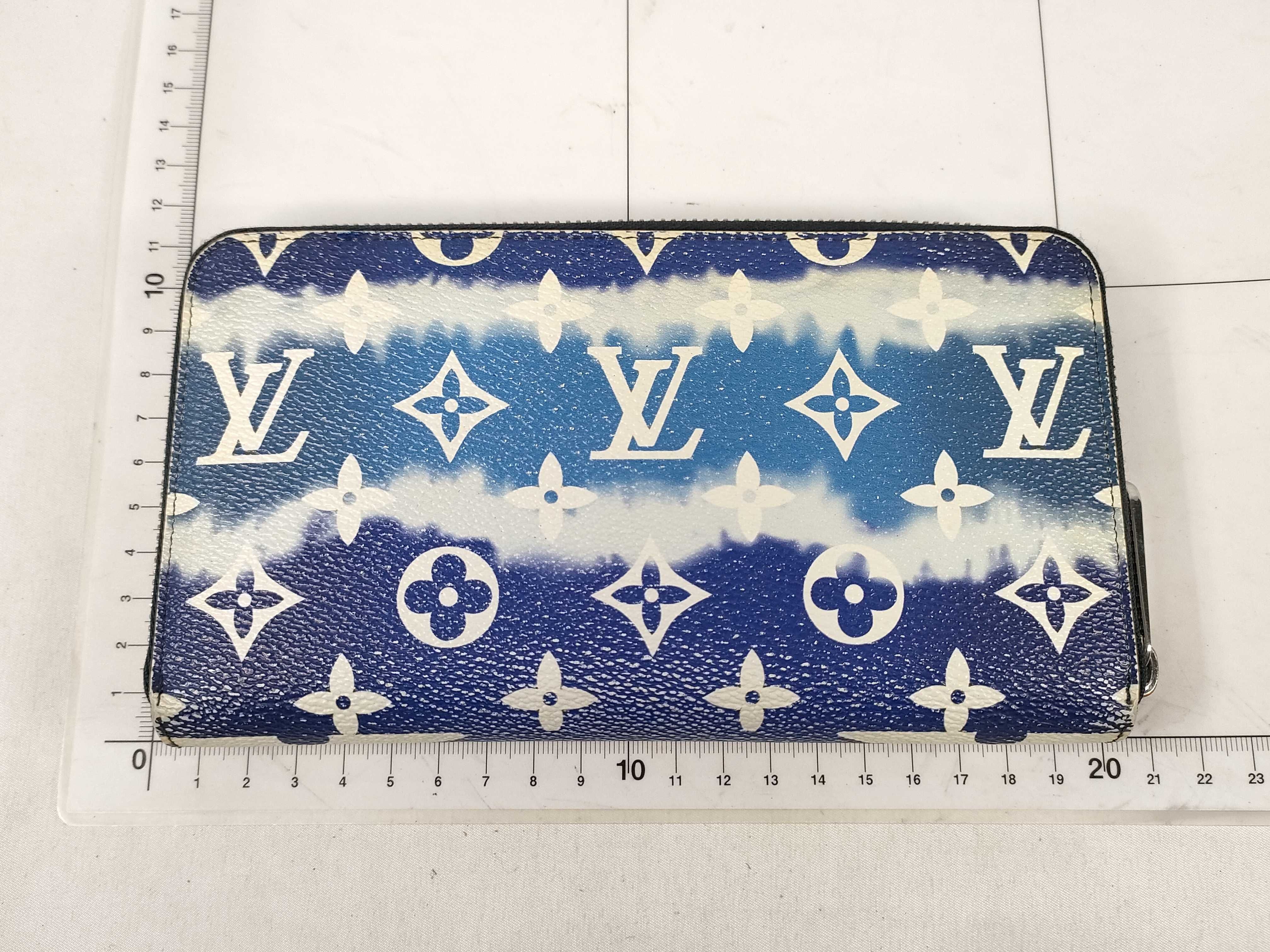 LV Escale Monogram Giant Zippy Wallet Round Zipper Long Wallet Blue Tie-Dye M68841 Wallet — view 2