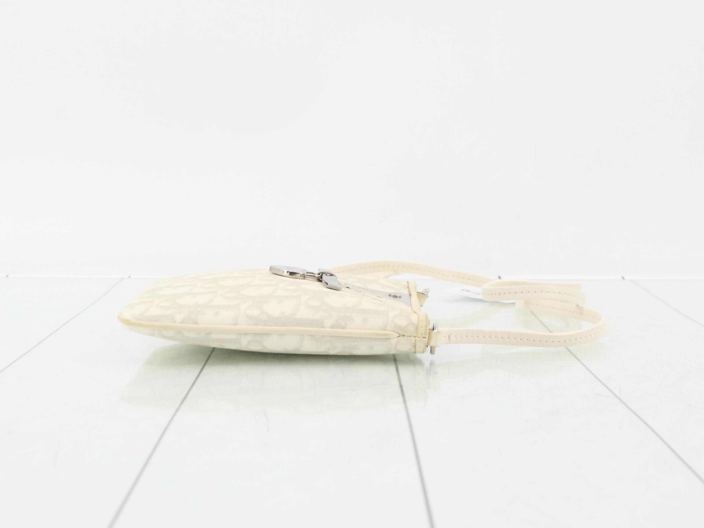 Trotter (bag) - Shoulder bag - White — view 3