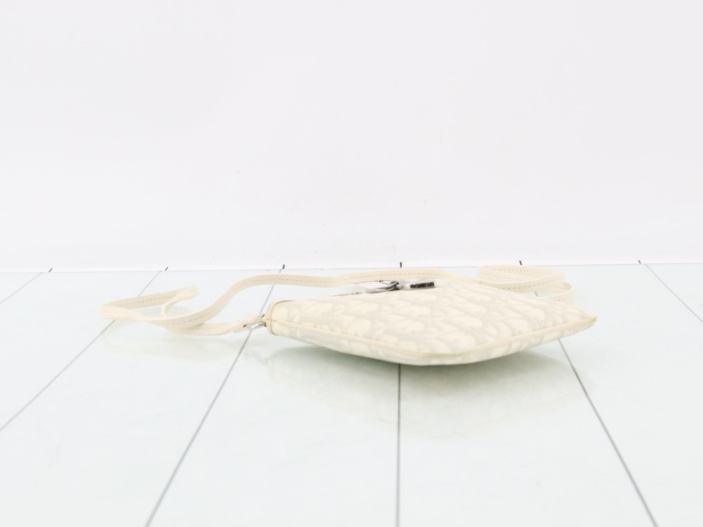 Trotter (bag) - Shoulder bag - White — view 5