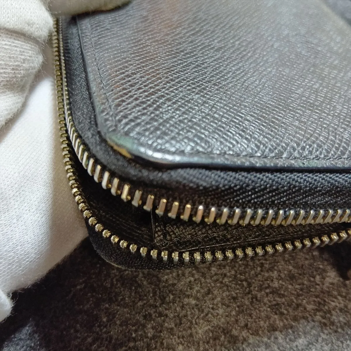 Taiga Zippy Dragonne M69409 Black Round Zip Wallet (RFID detected) — view 14