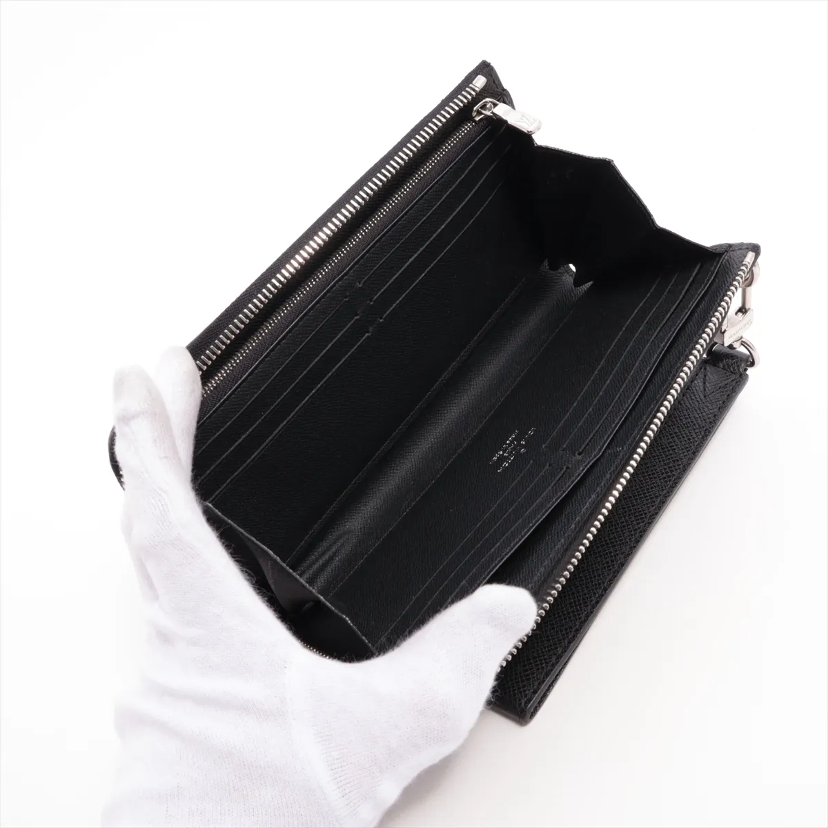 Taiga Zippy Dragonne M69409 Black Round Zip Wallet (RFID detected) — view 3