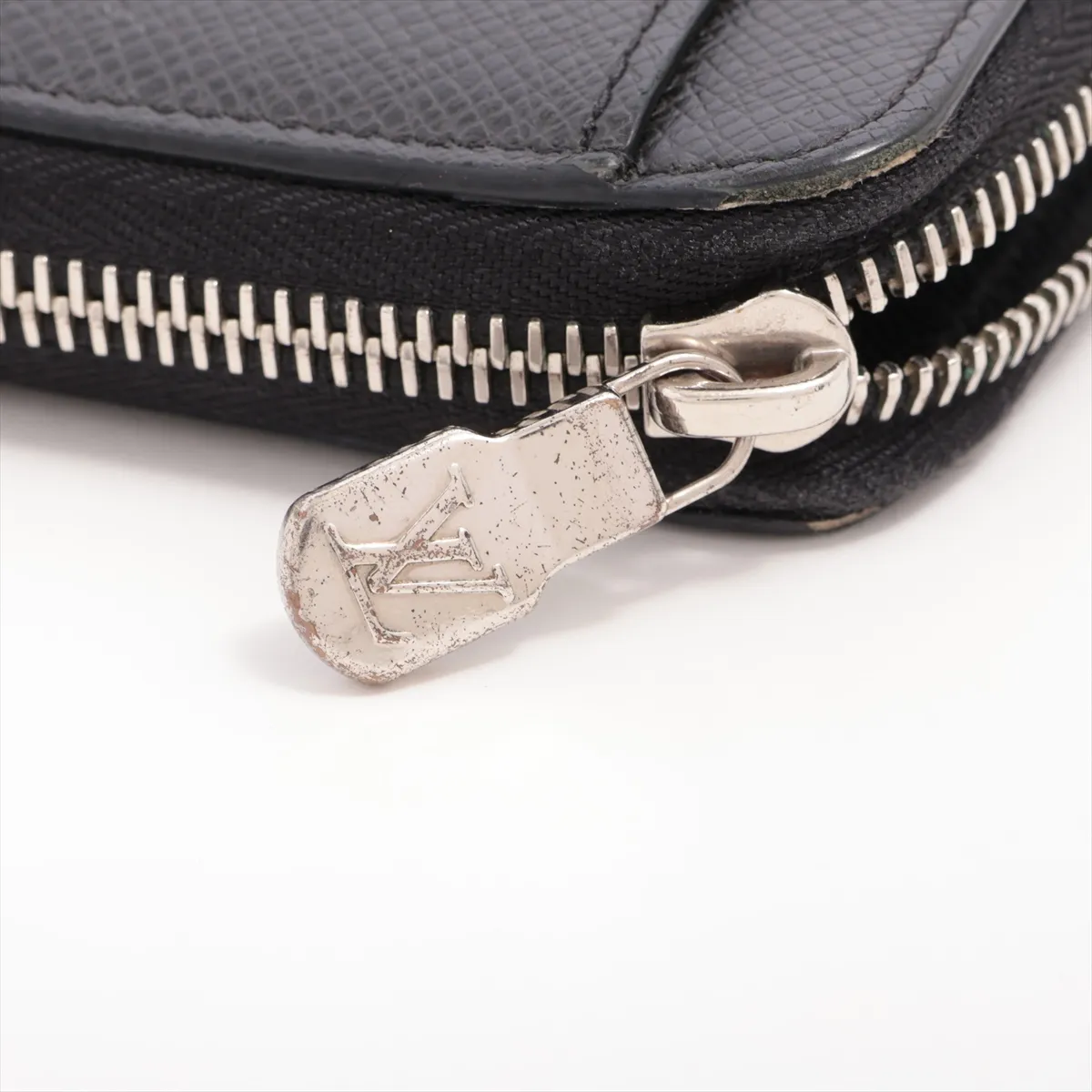 Taiga Zippy Dragonne M69409 Black Round Zip Wallet (RFID detected) — view 10