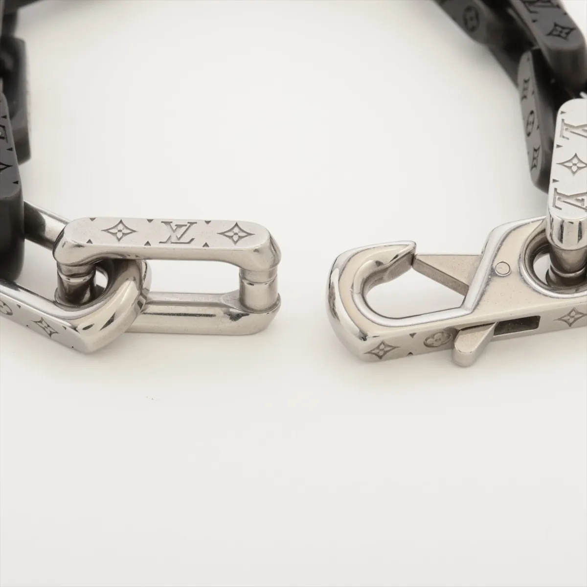 M00686 Bracelet Monogram Chain LE4215 Bracelet M Metal Black x Silver — view 3