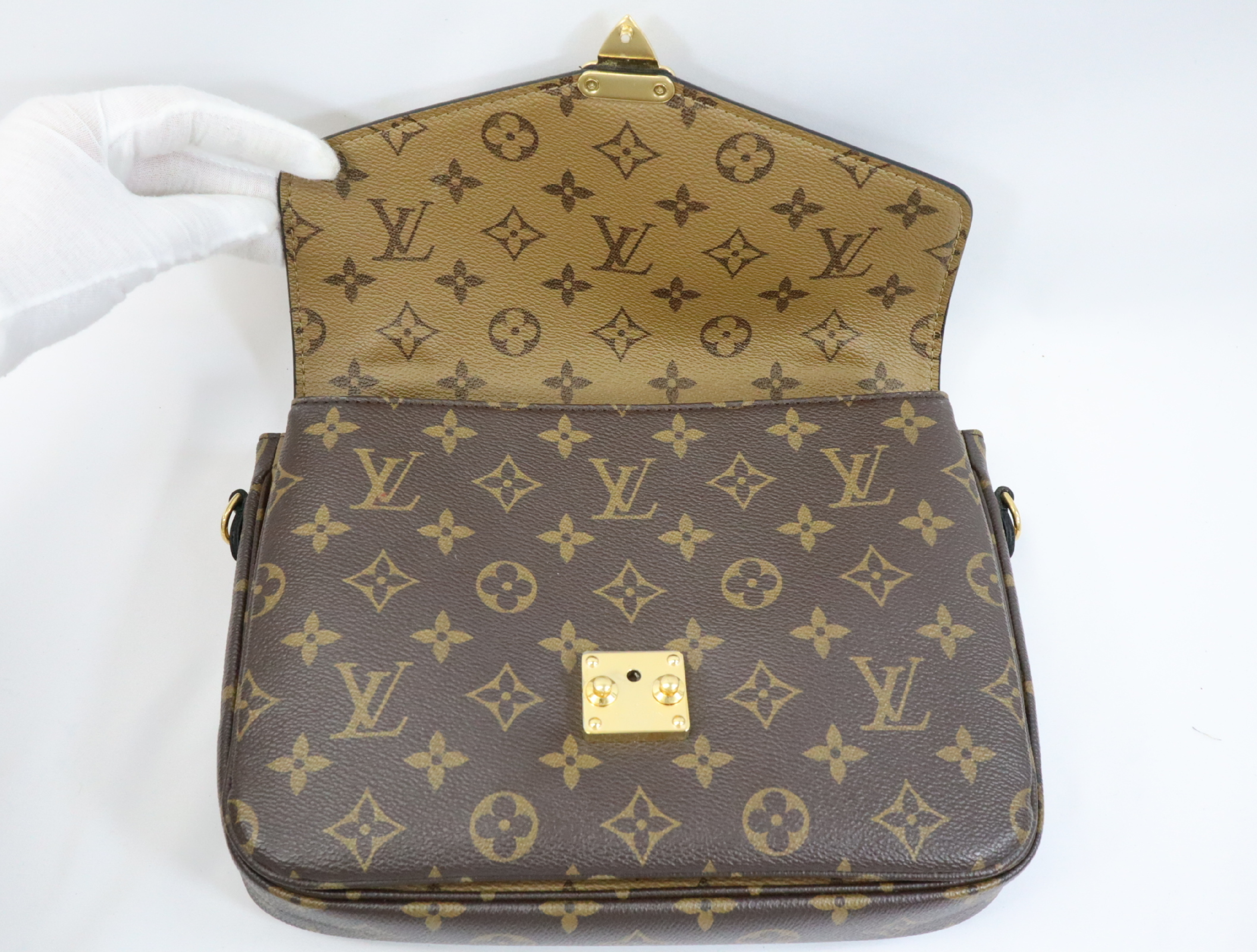 Monogram Reverse Pochette Metis MM M44876 Shoulder Bag — view 12