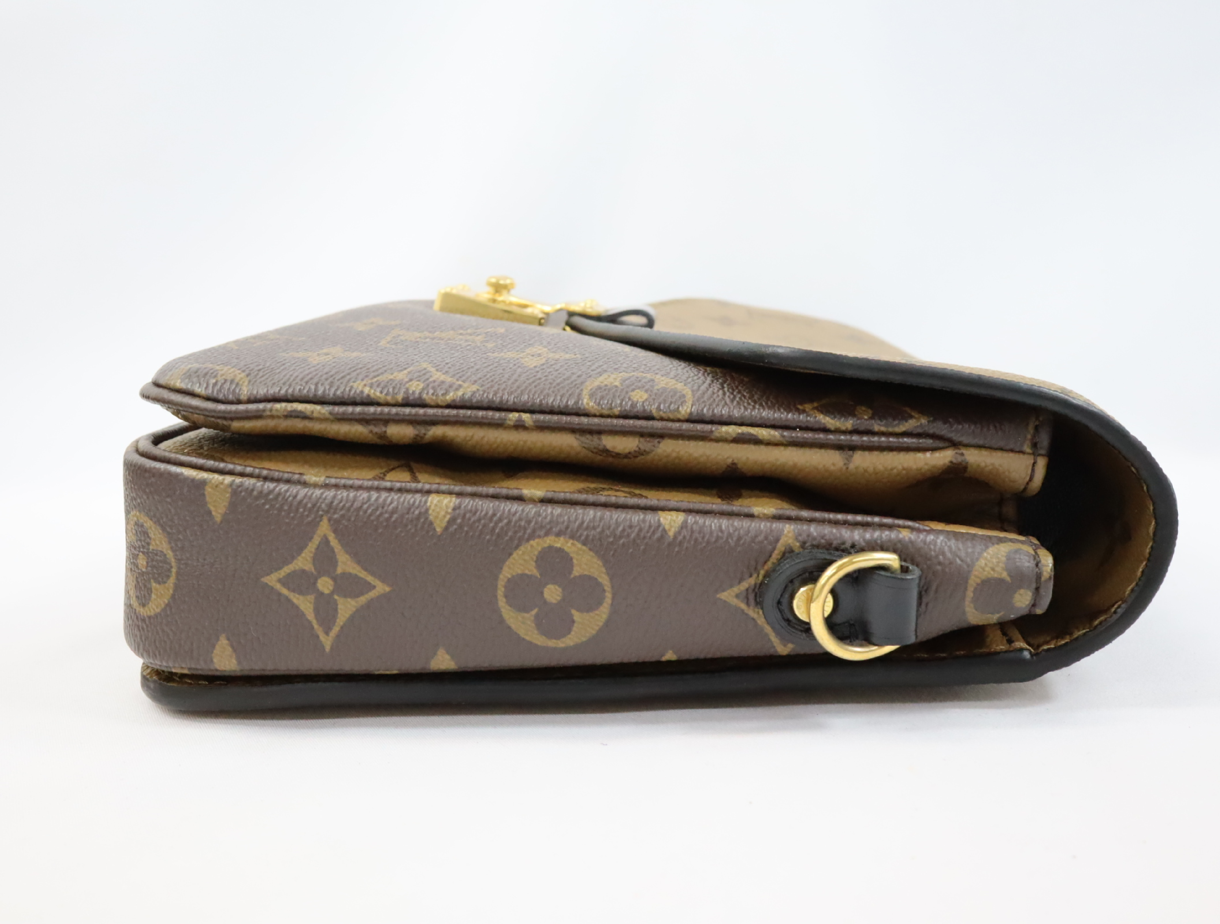 Monogram Reverse Pochette Metis MM M44876 Shoulder Bag — view 3