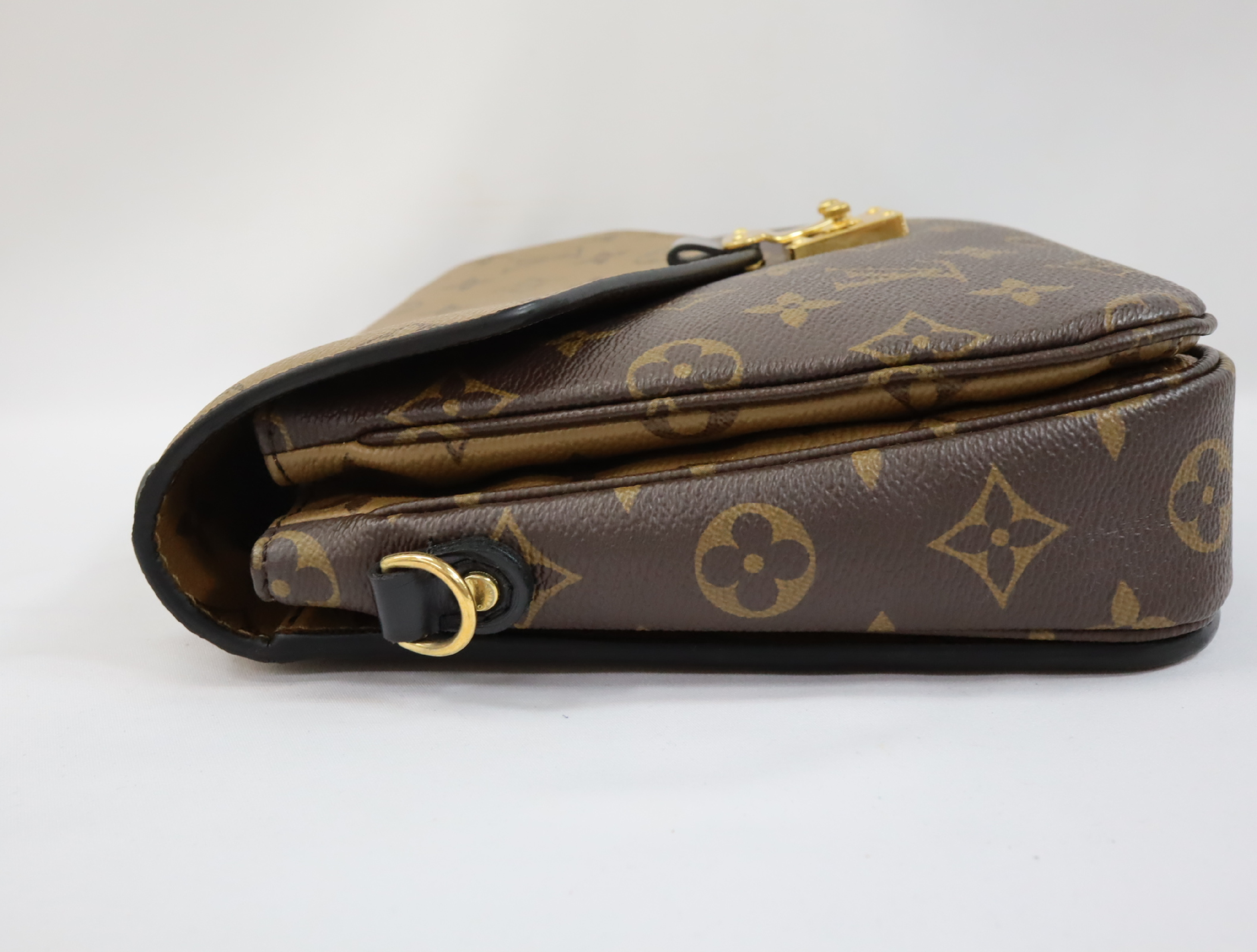 Monogram Reverse Pochette Metis MM M44876 Shoulder Bag — view 4