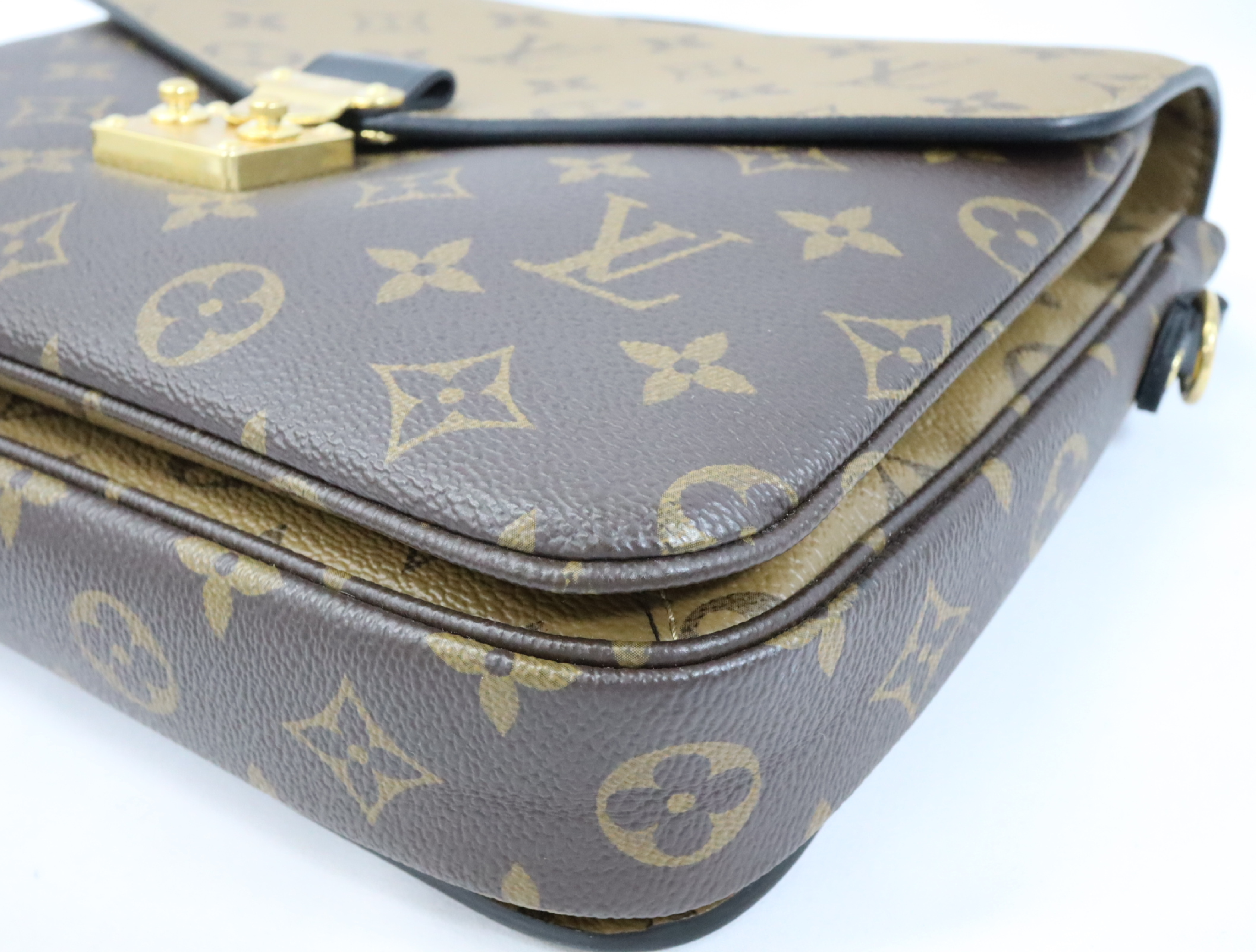 Monogram Reverse Pochette Metis MM M44876 Shoulder Bag — view 6
