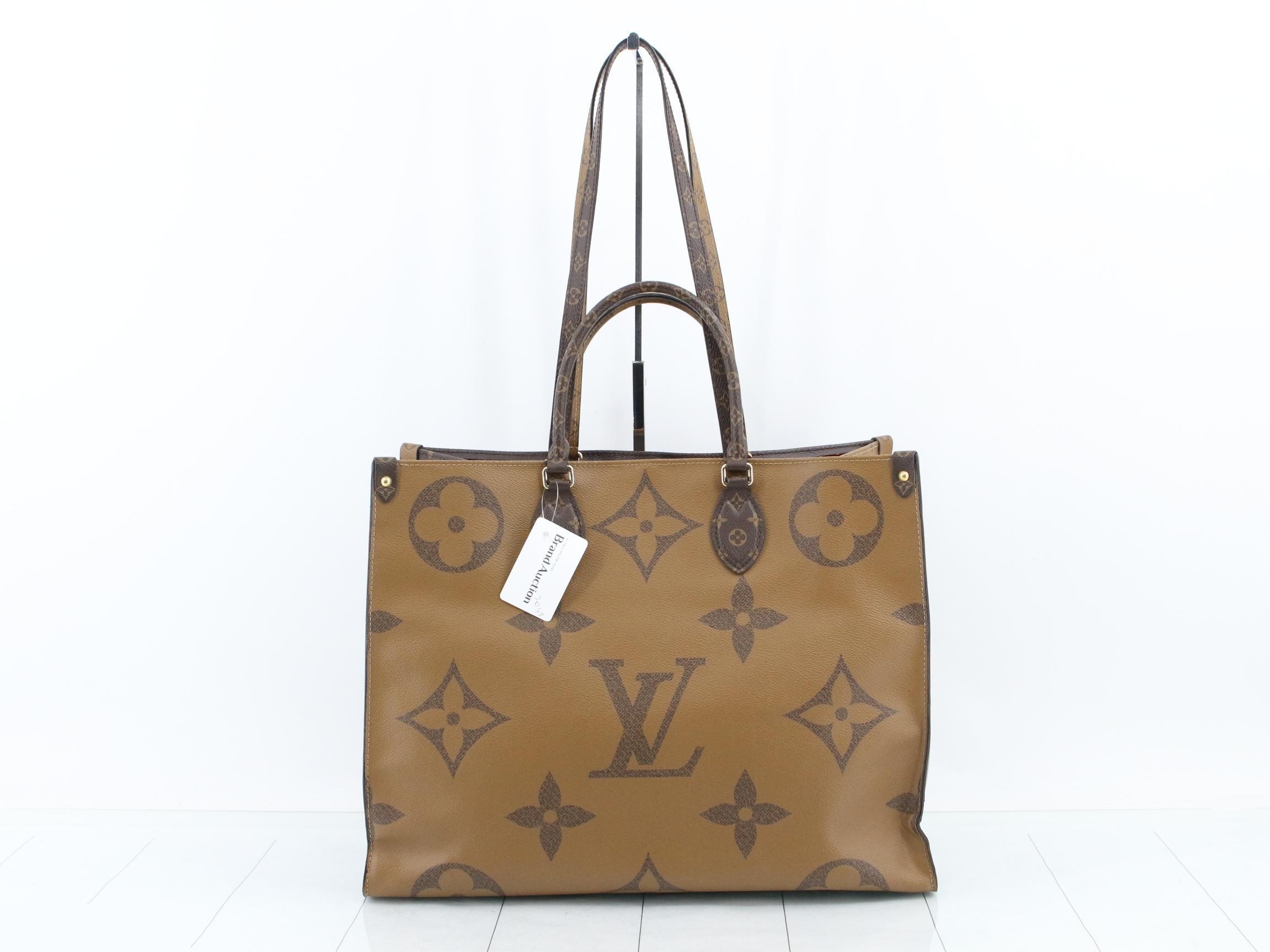 Monogram Giant Reverse OnTheGo GM 2-Way Tote Bag — view 2