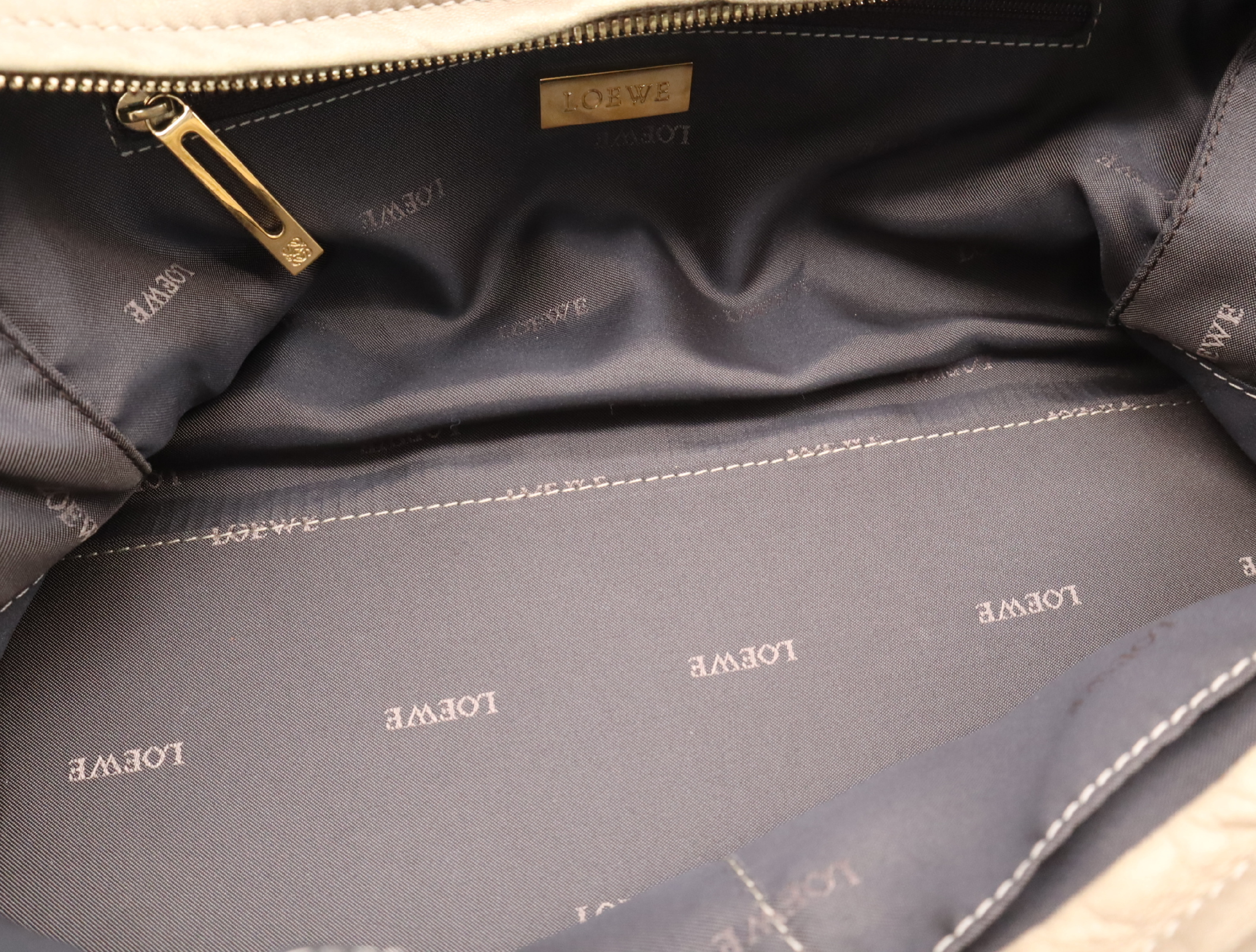 Leather Amazona 28 Handbag with Padlock, 2 Keys, and Clochette - Gold — view 13