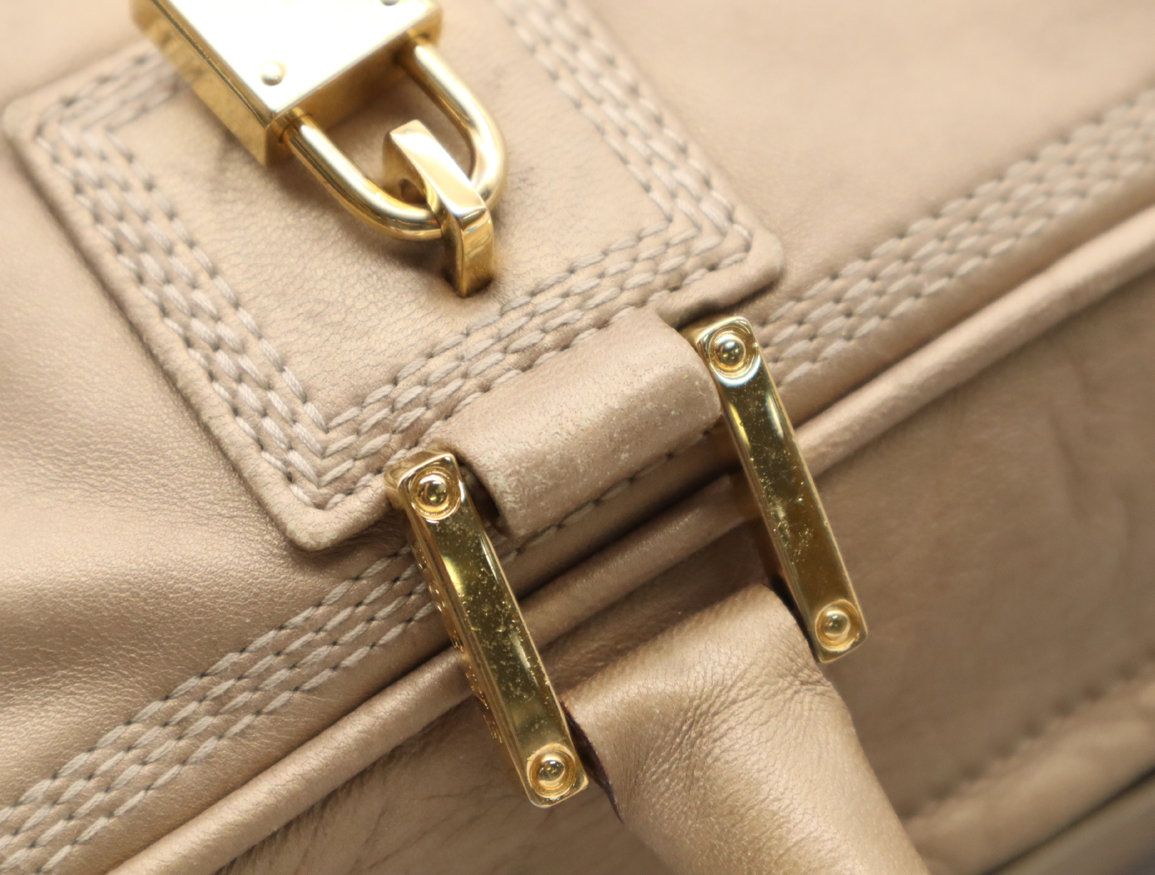 Leather Amazona 28 Handbag with Padlock, 2 Keys, and Clochette - Gold — view 9