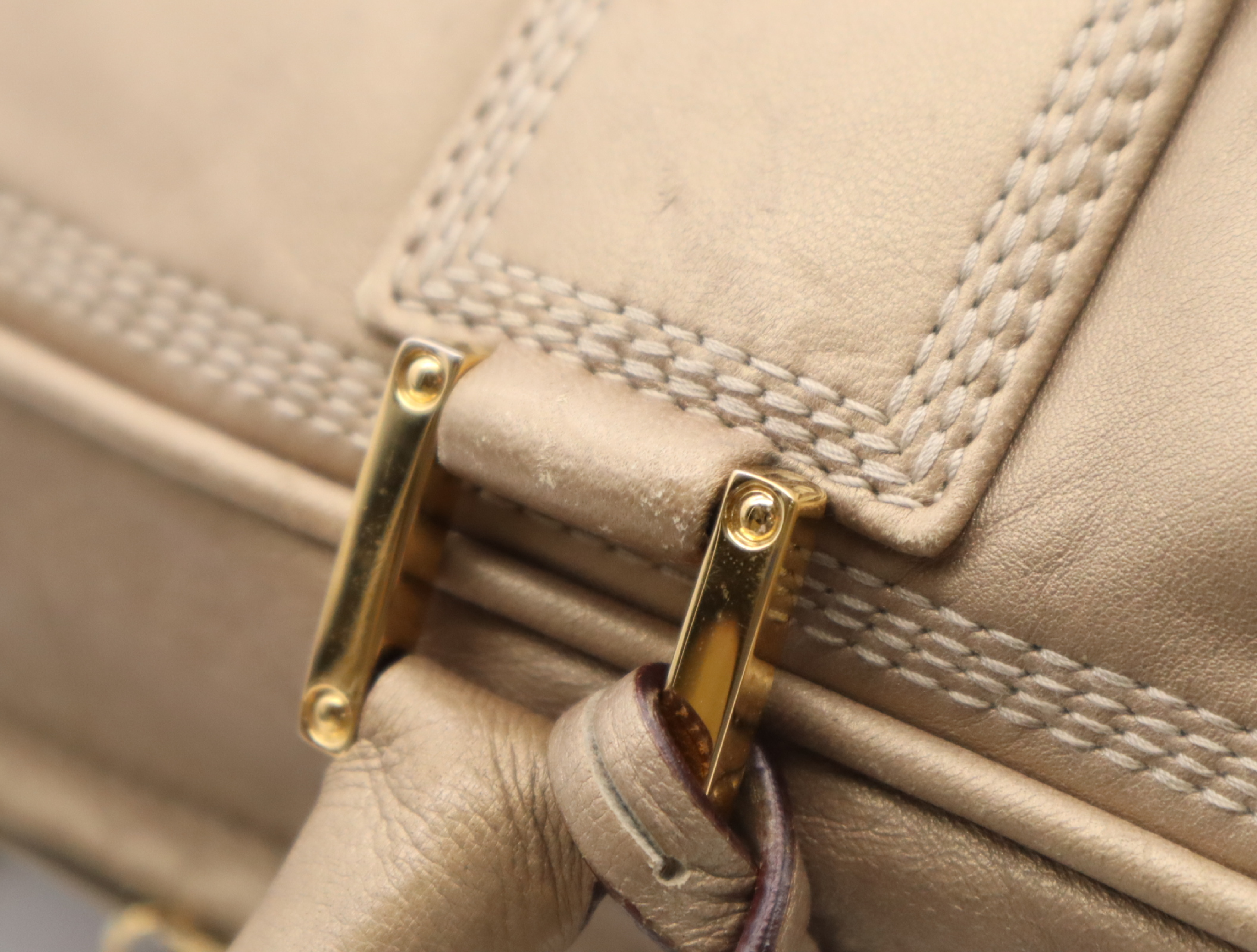Leather Amazona 28 Handbag with Padlock, 2 Keys, and Clochette - Gold — view 10