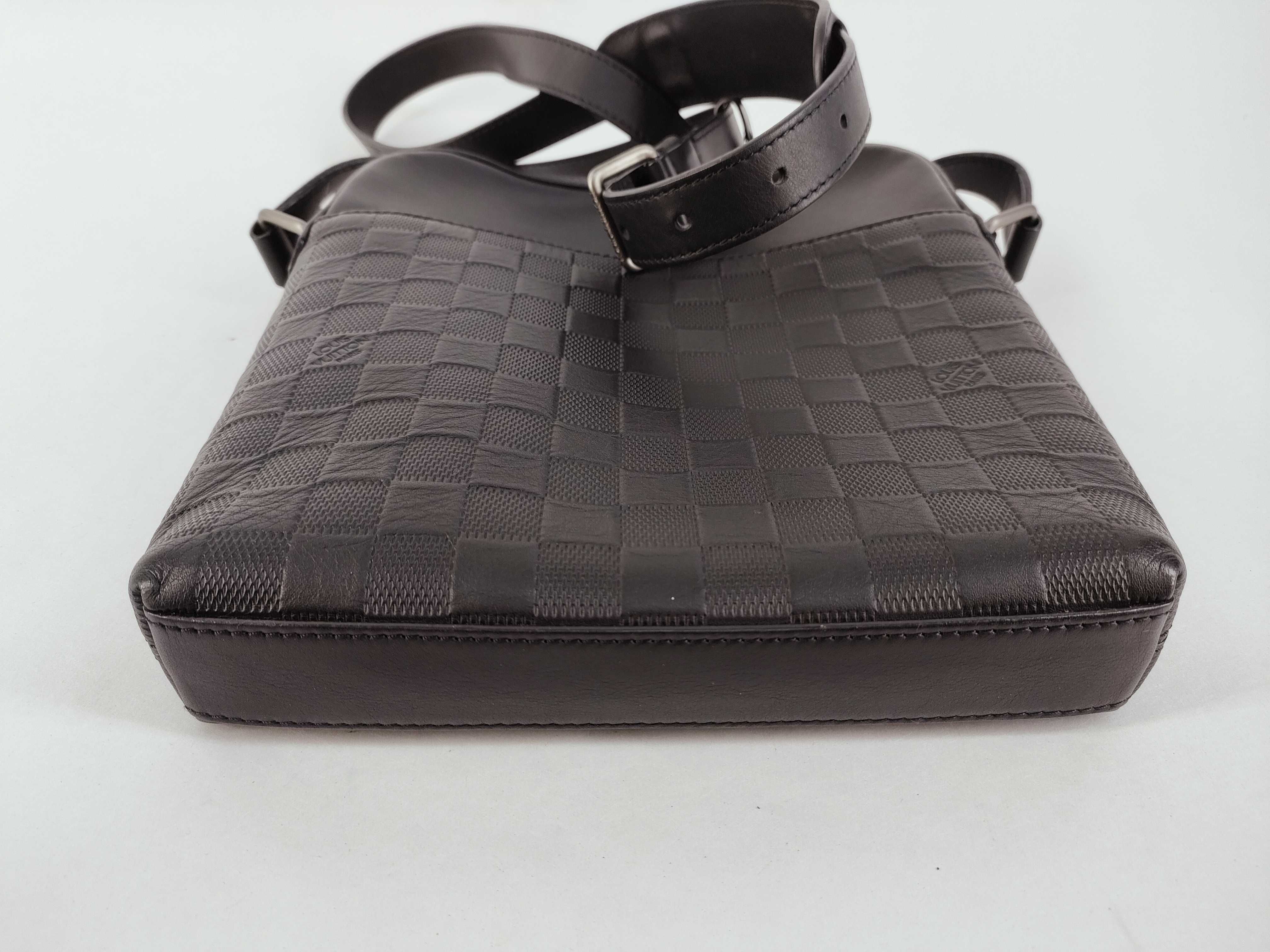 Damier Graphite Pochette District Damier Infini Shoulder Bag — view 7