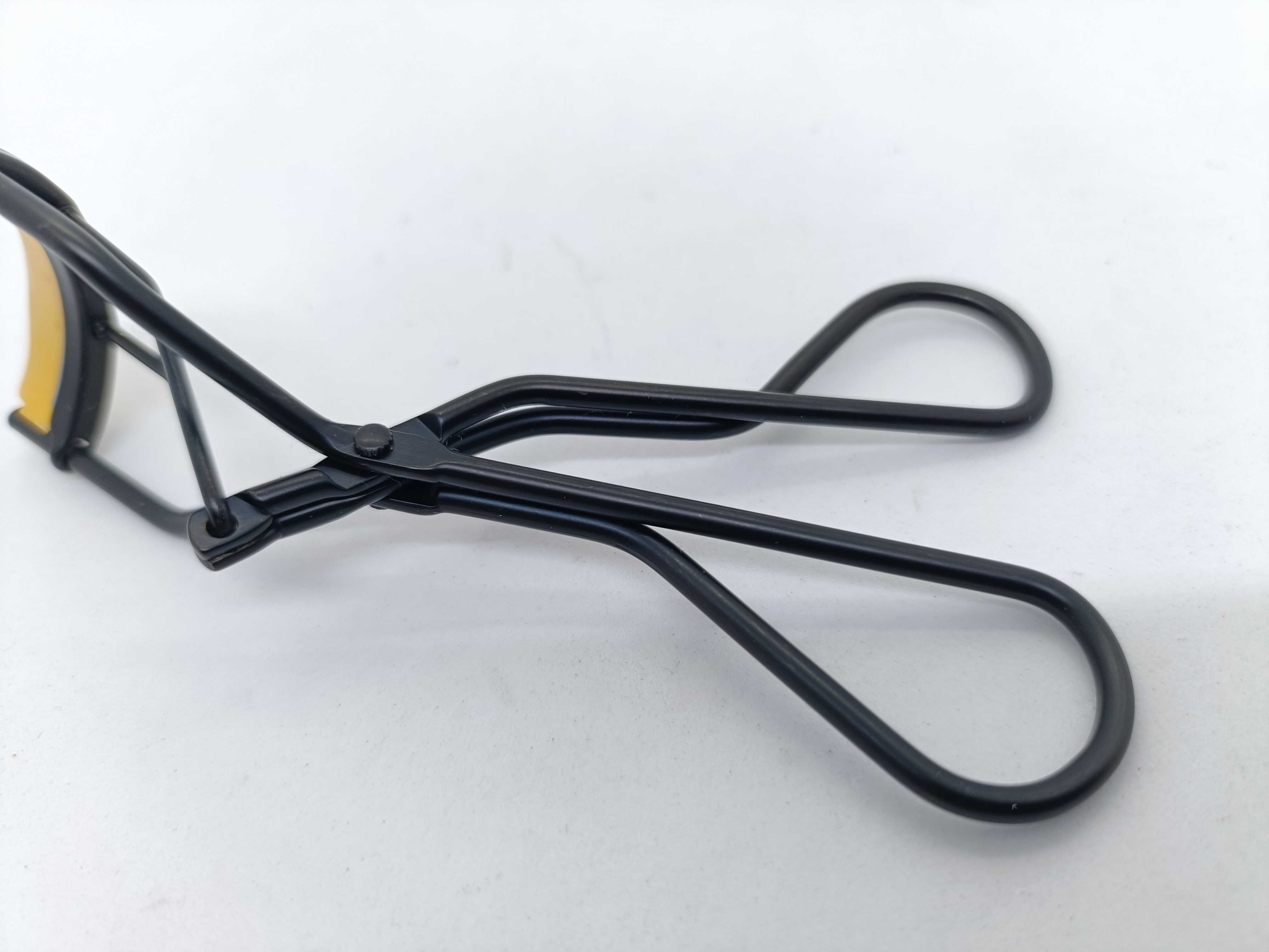 eyelash curler and other accessories — view 6