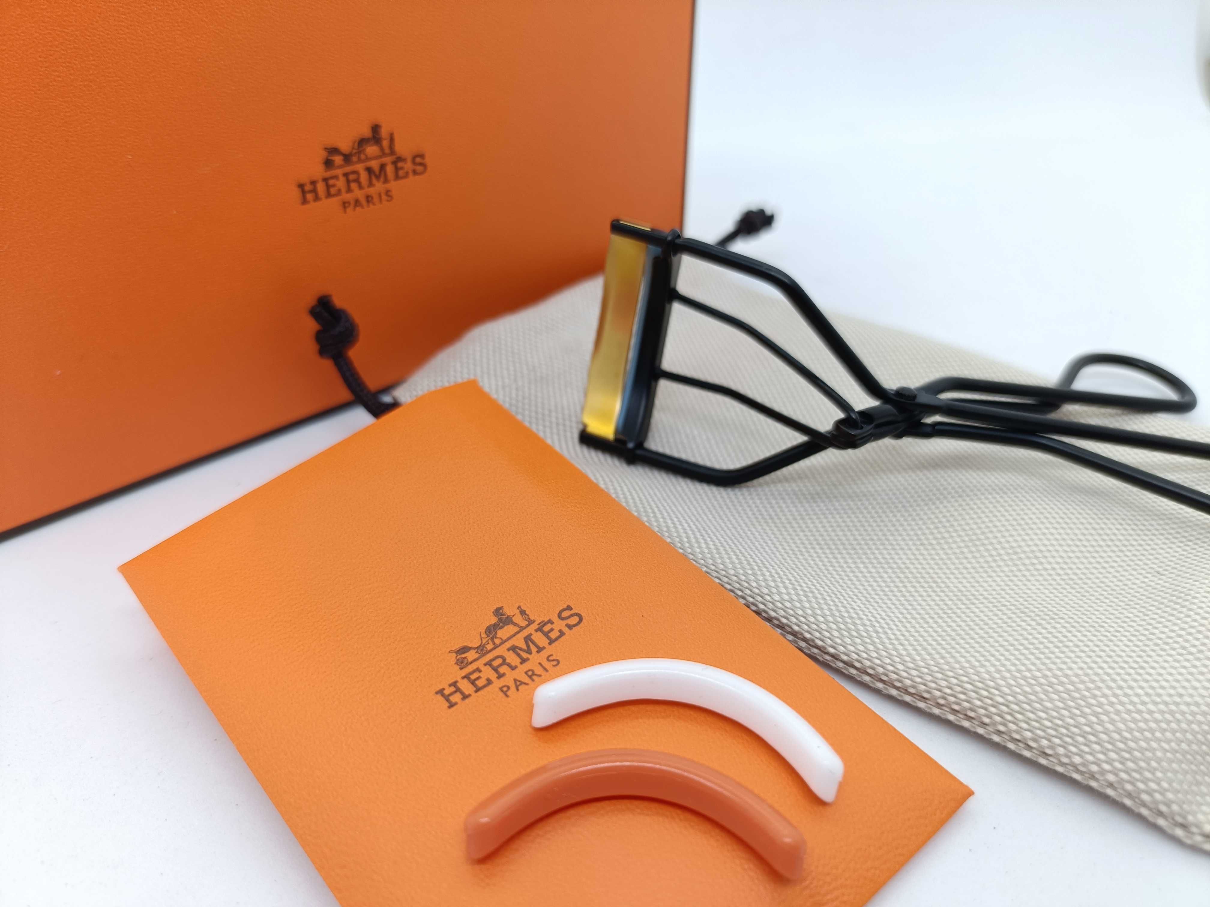 eyelash curler and other accessories — view 7