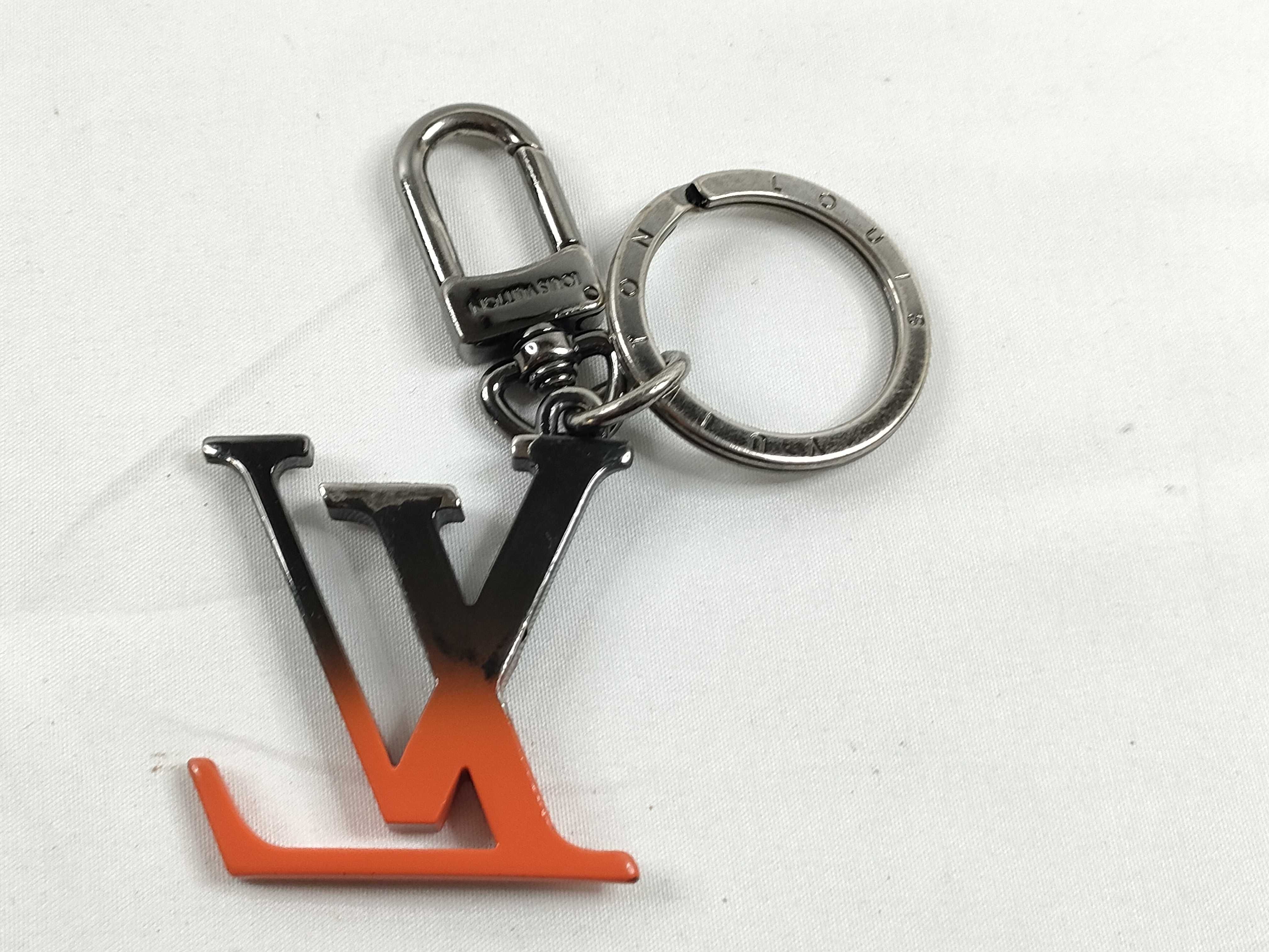 Portefeuille LV Spray Keychain Key Case — view 2