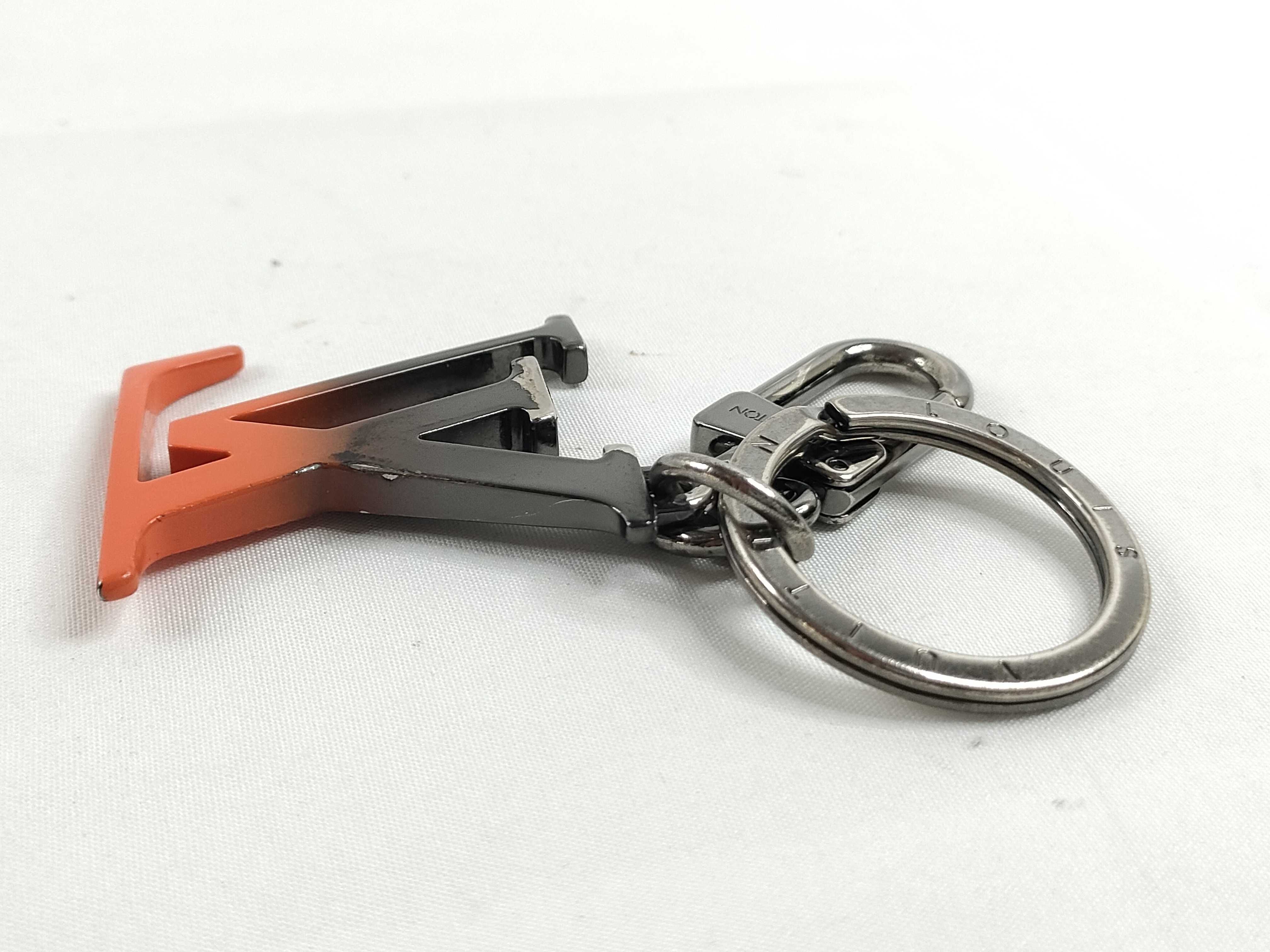 Portefeuille LV Spray Keychain Key Case — view 3