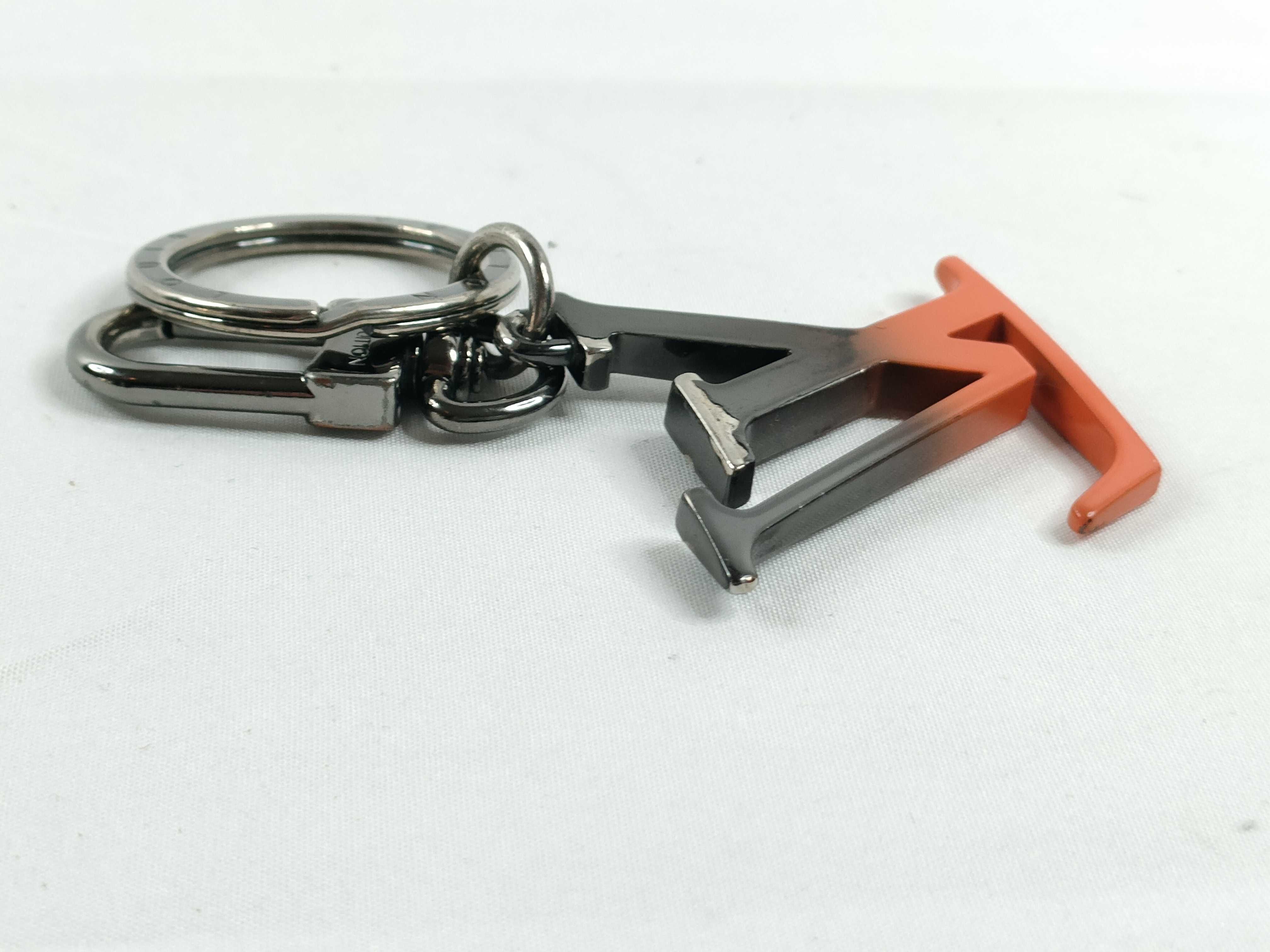 Portefeuille LV Spray Keychain Key Case — view 4