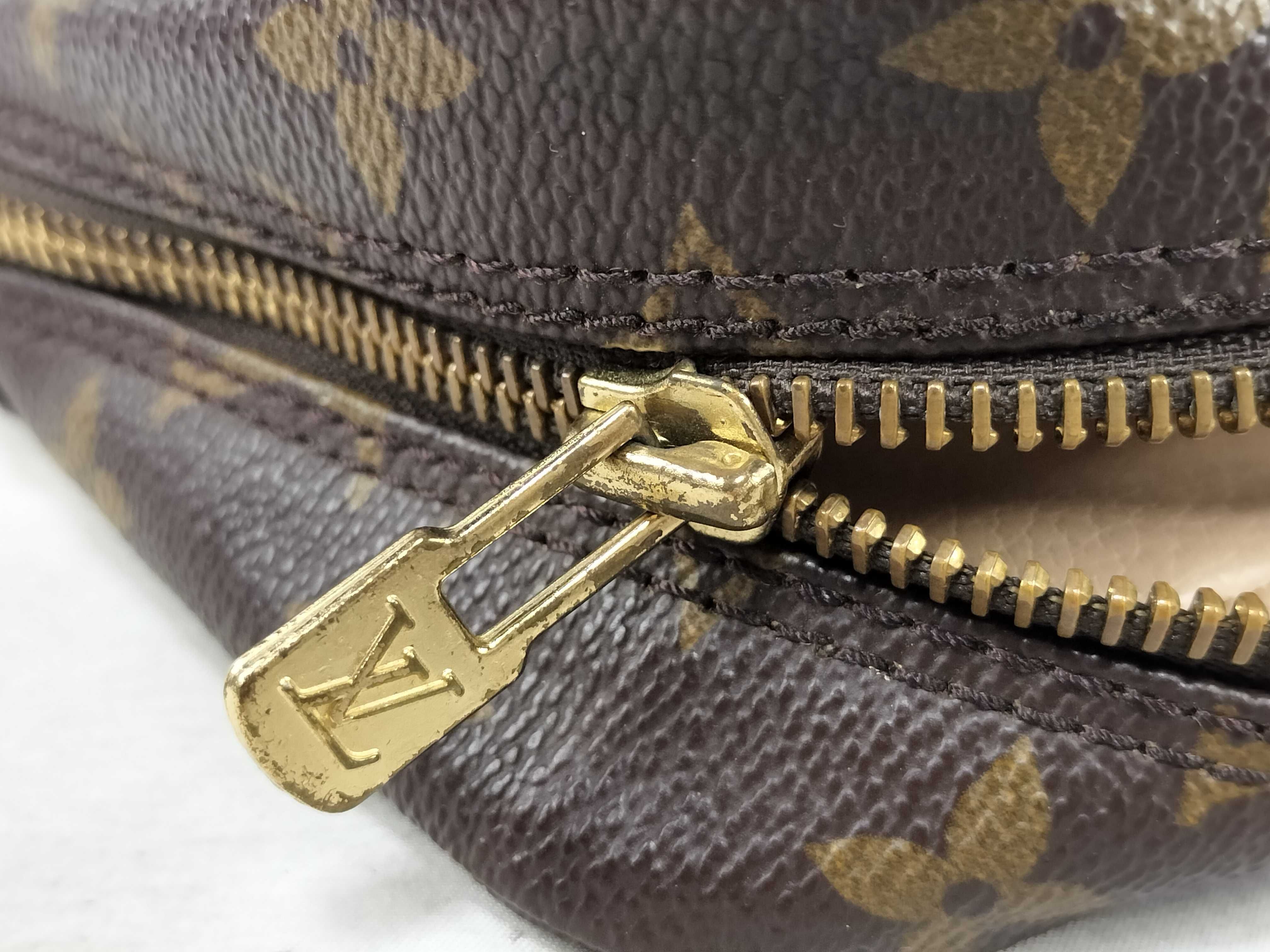 Monogram Louis Vuitton Troussard Toilette 23 Second Bag — view 11