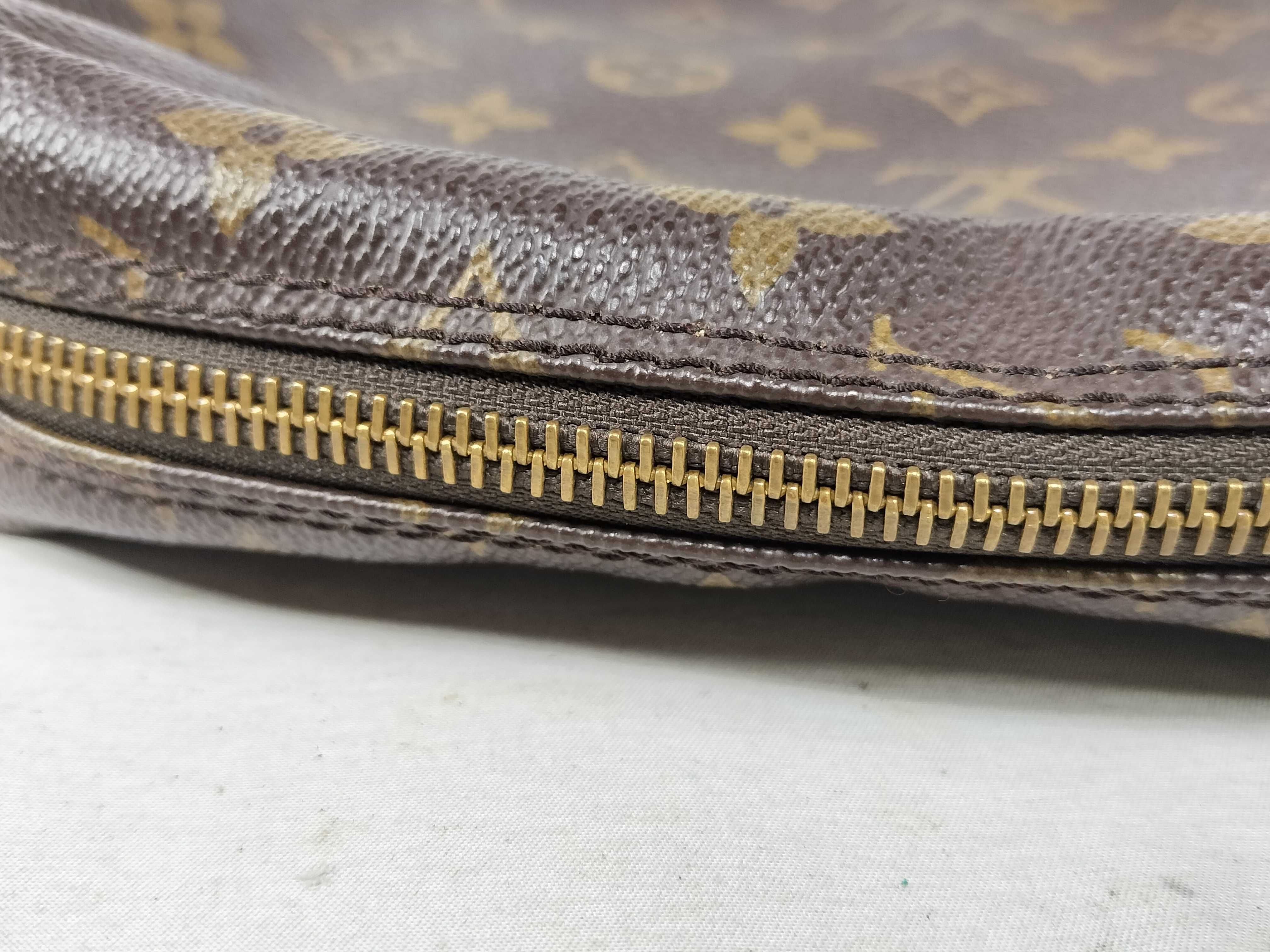 Monogram Louis Vuitton Troussard Toilette 23 Second Bag — view 3