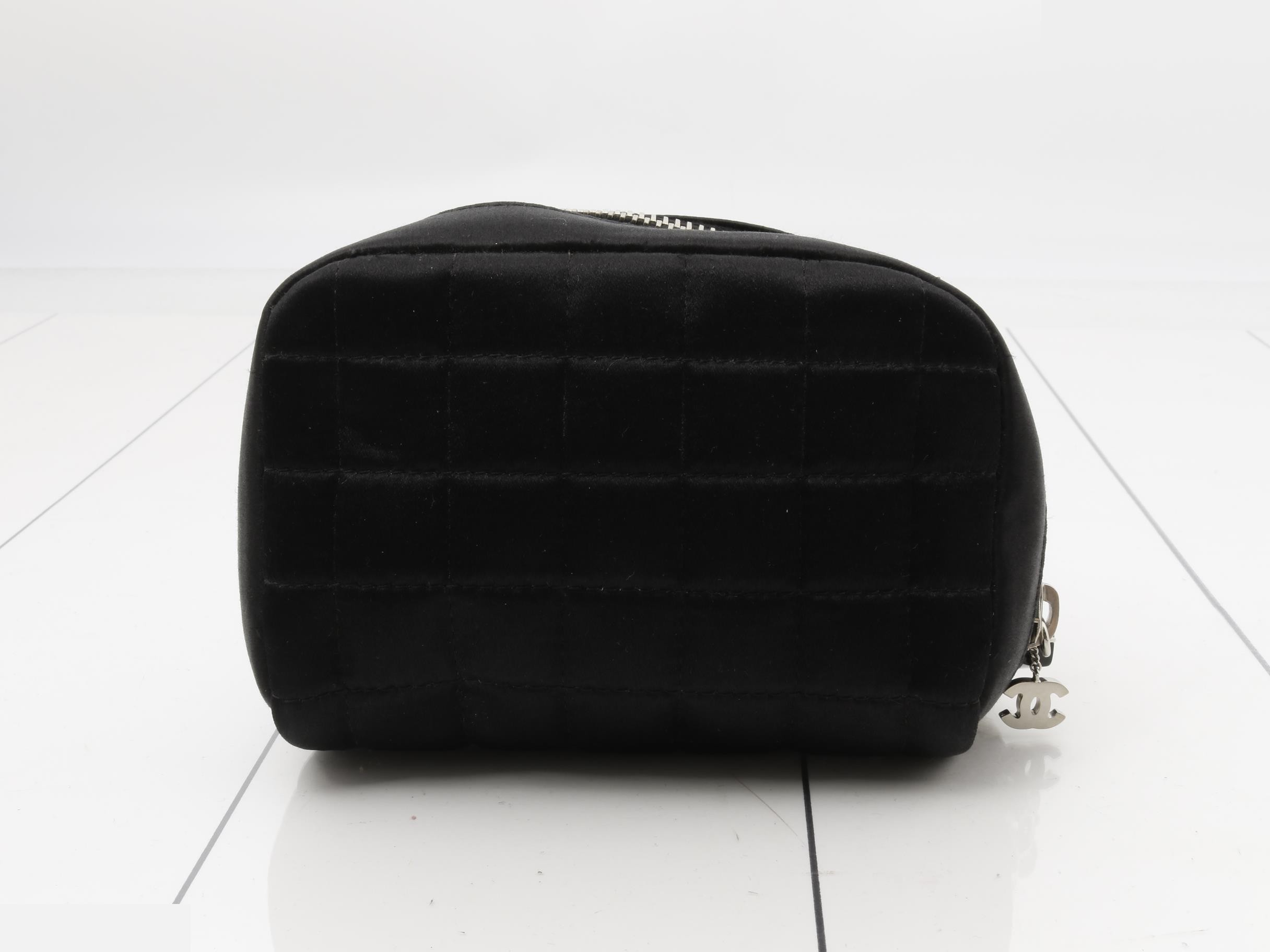 satin pouch, lip color, black. — view 2