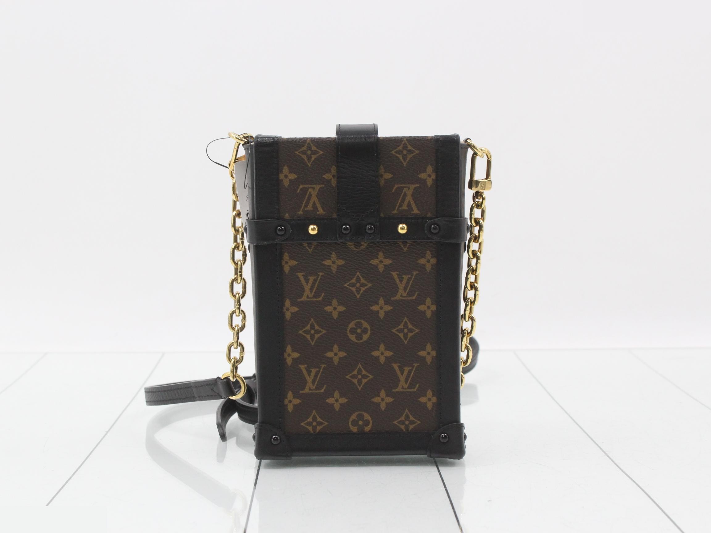 Pochette Trunk Vertical Monogram — view 2