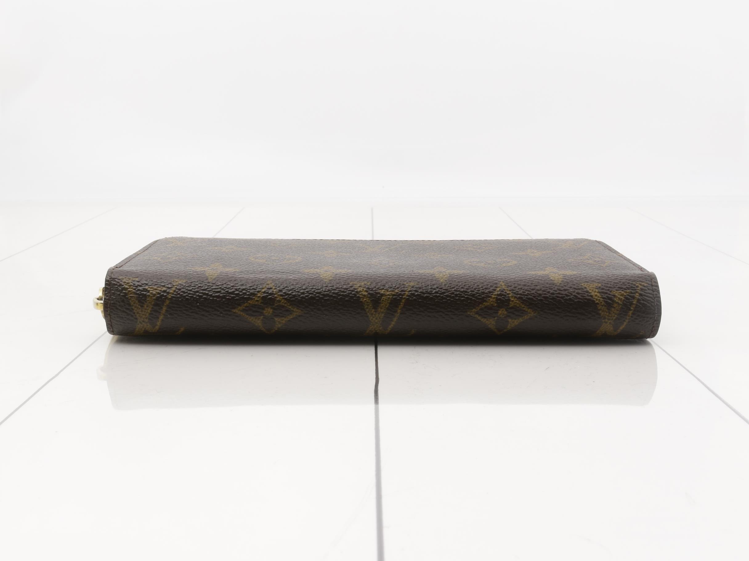 Zippy Wallet Monogram — view 3
