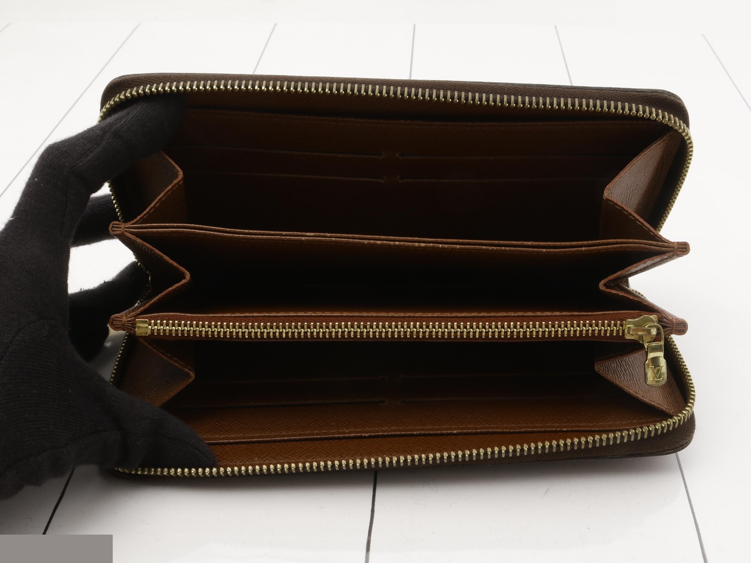 Zippy Wallet Monogram — view 4