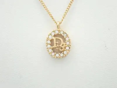 Other line: Precious metals, necklaces, pendants, neck circumference approximately 48cm.
