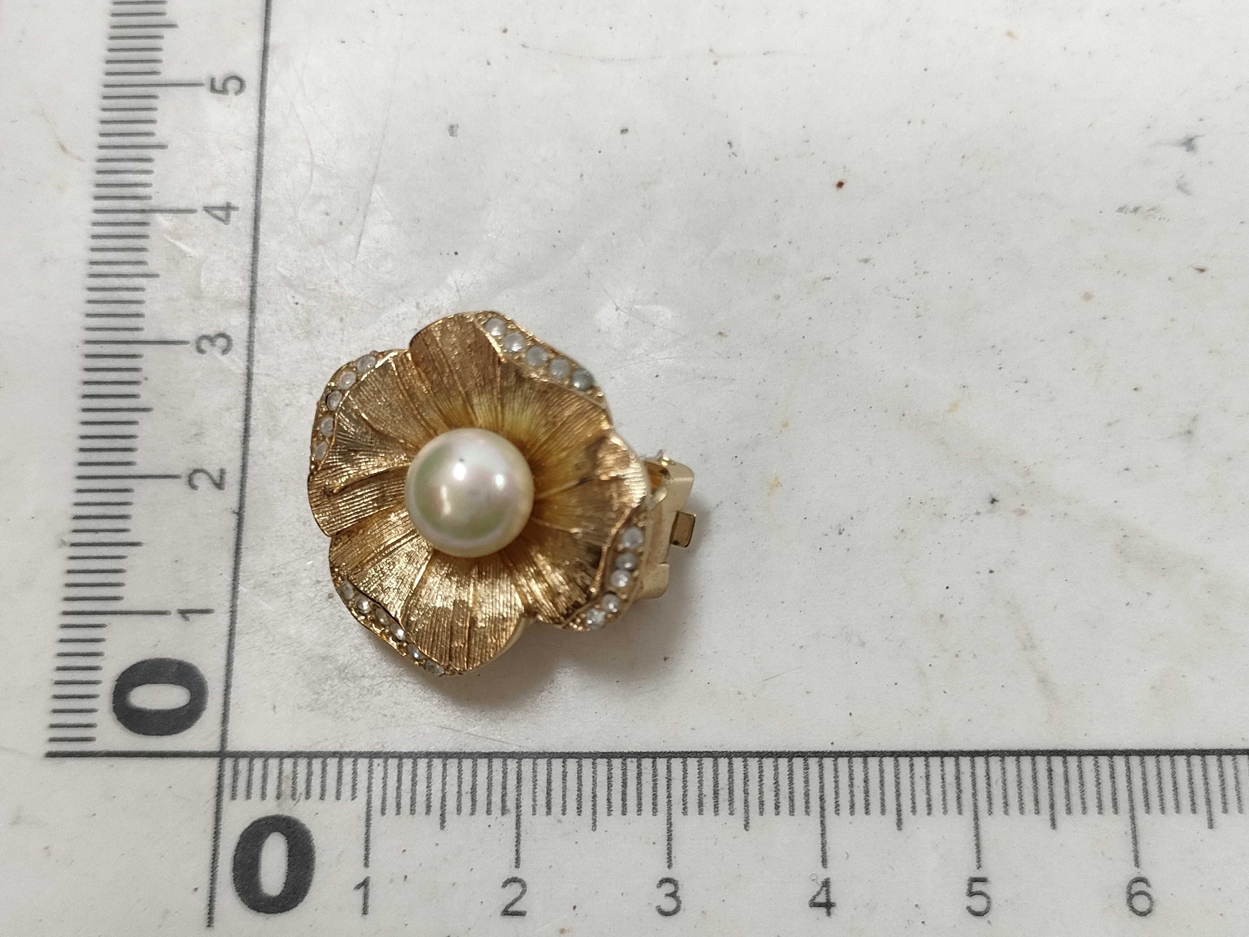 Pearl Flower Rhinestone Gold Earrings — view 5