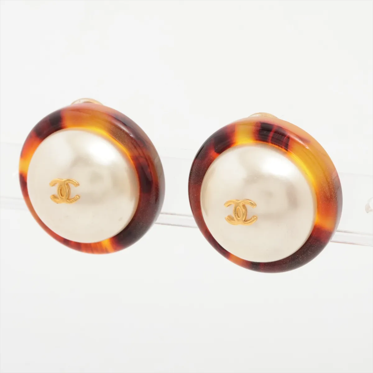 Coco 97P Earrings (for both ears) GP x Faux Pearl x Resin Gold. Shows — view 3